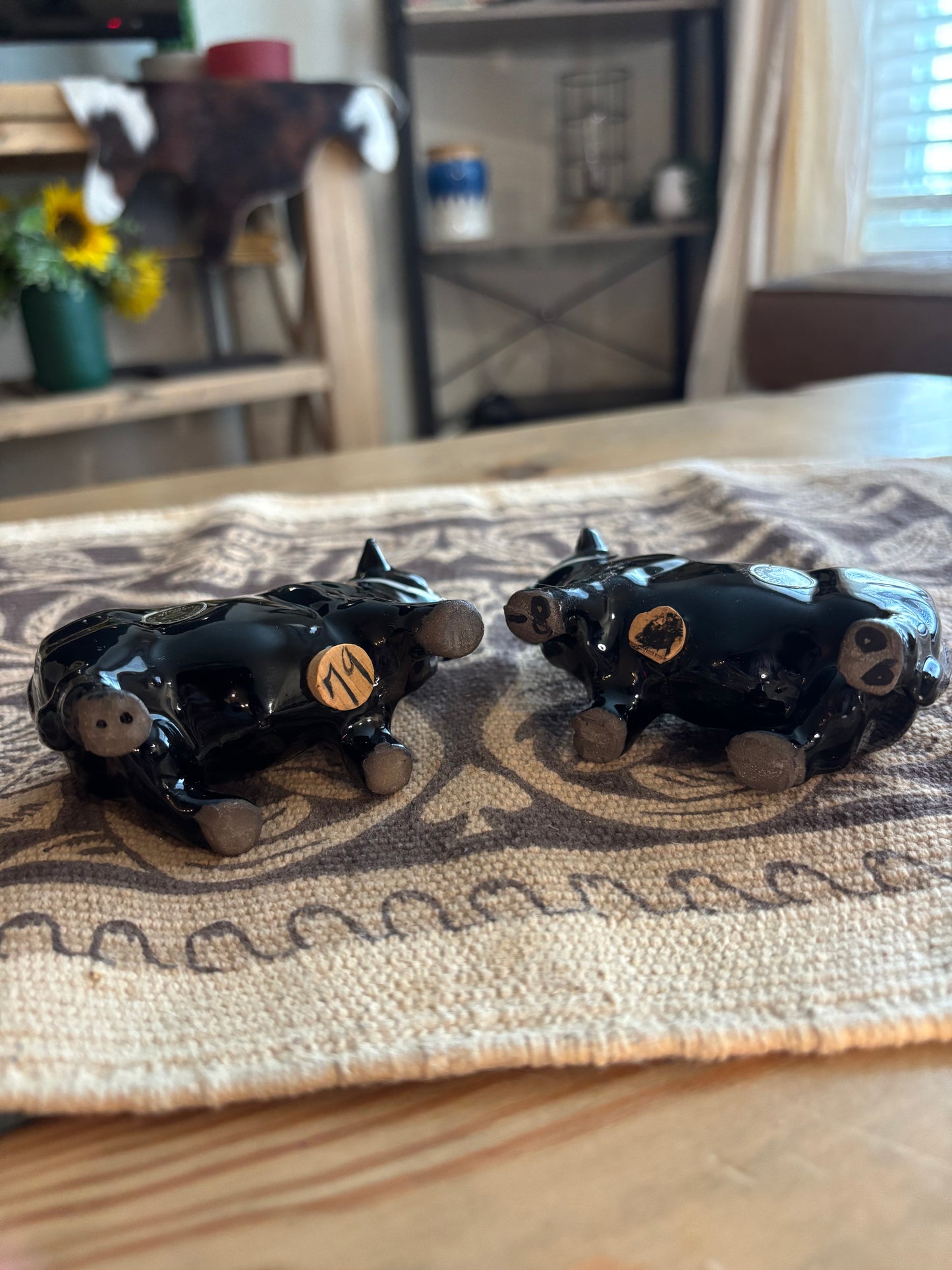 *VINTAGE* BLACK ANGUS COW BULL SALT & PEPPER SHAKER SET