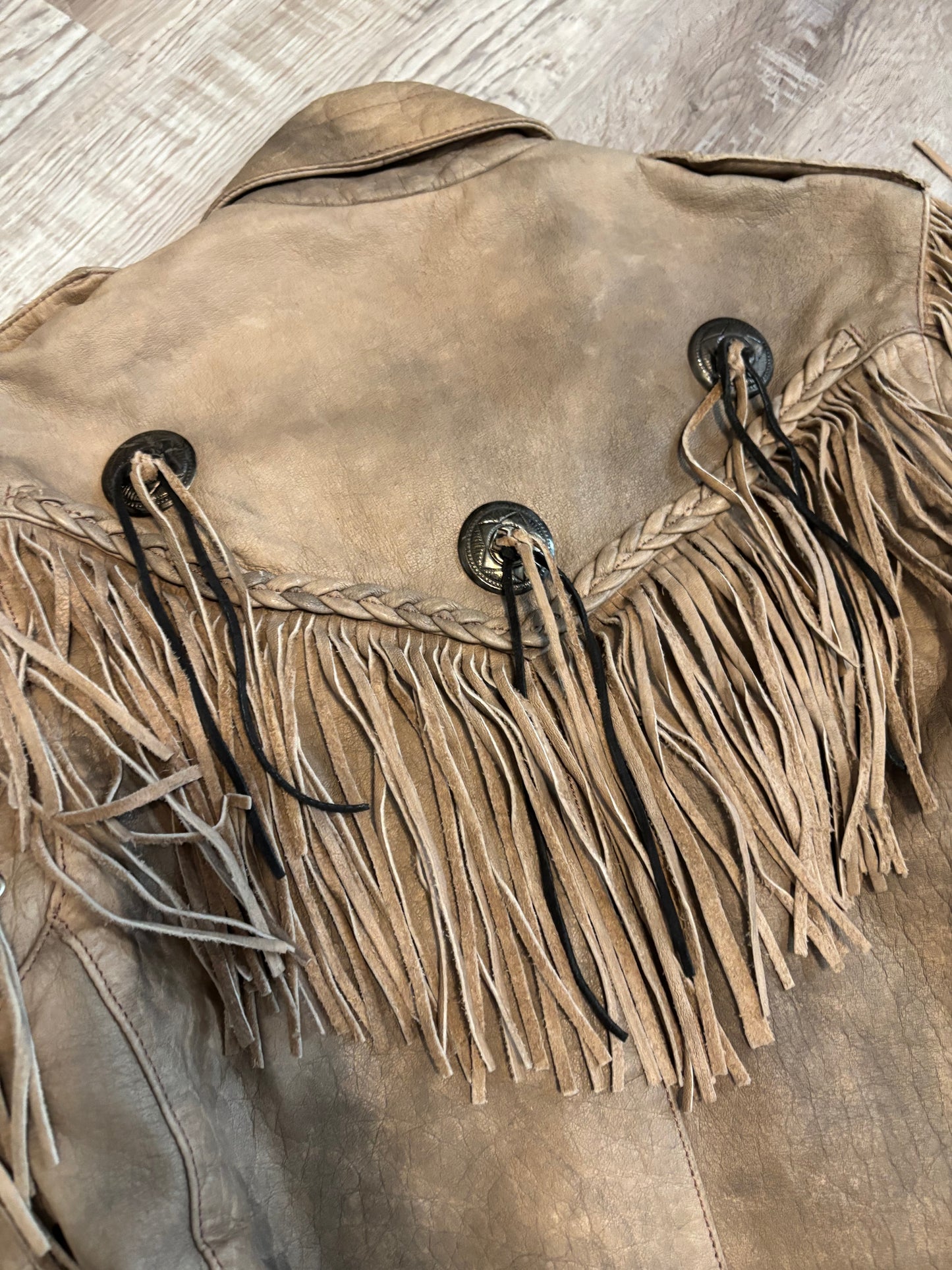 *VINTAGE* GORGEOUS TAN LEATHER FRINGE CONCHO BIKER JACKET