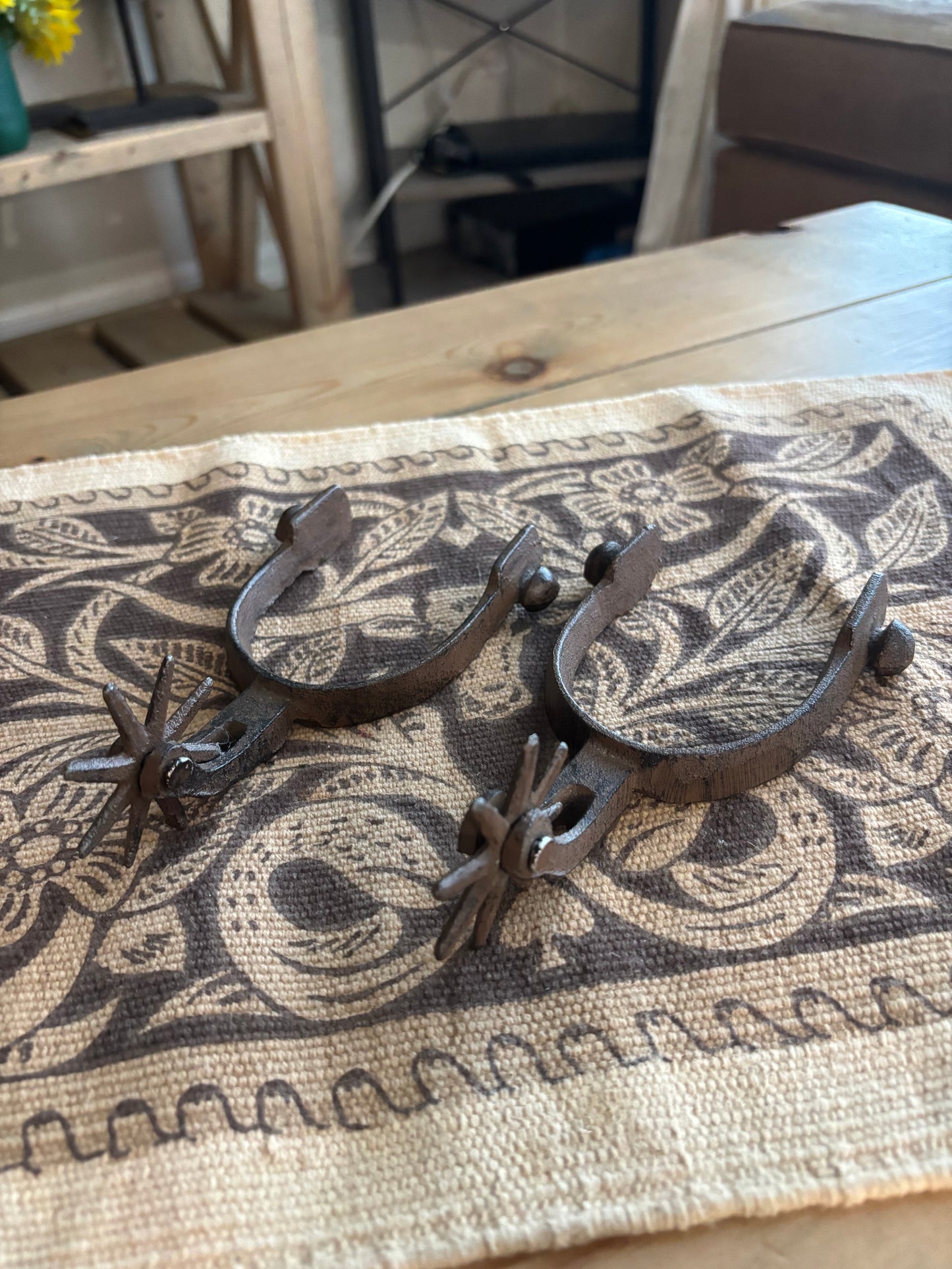RUSTY CRUSTY SPURS (decor)
