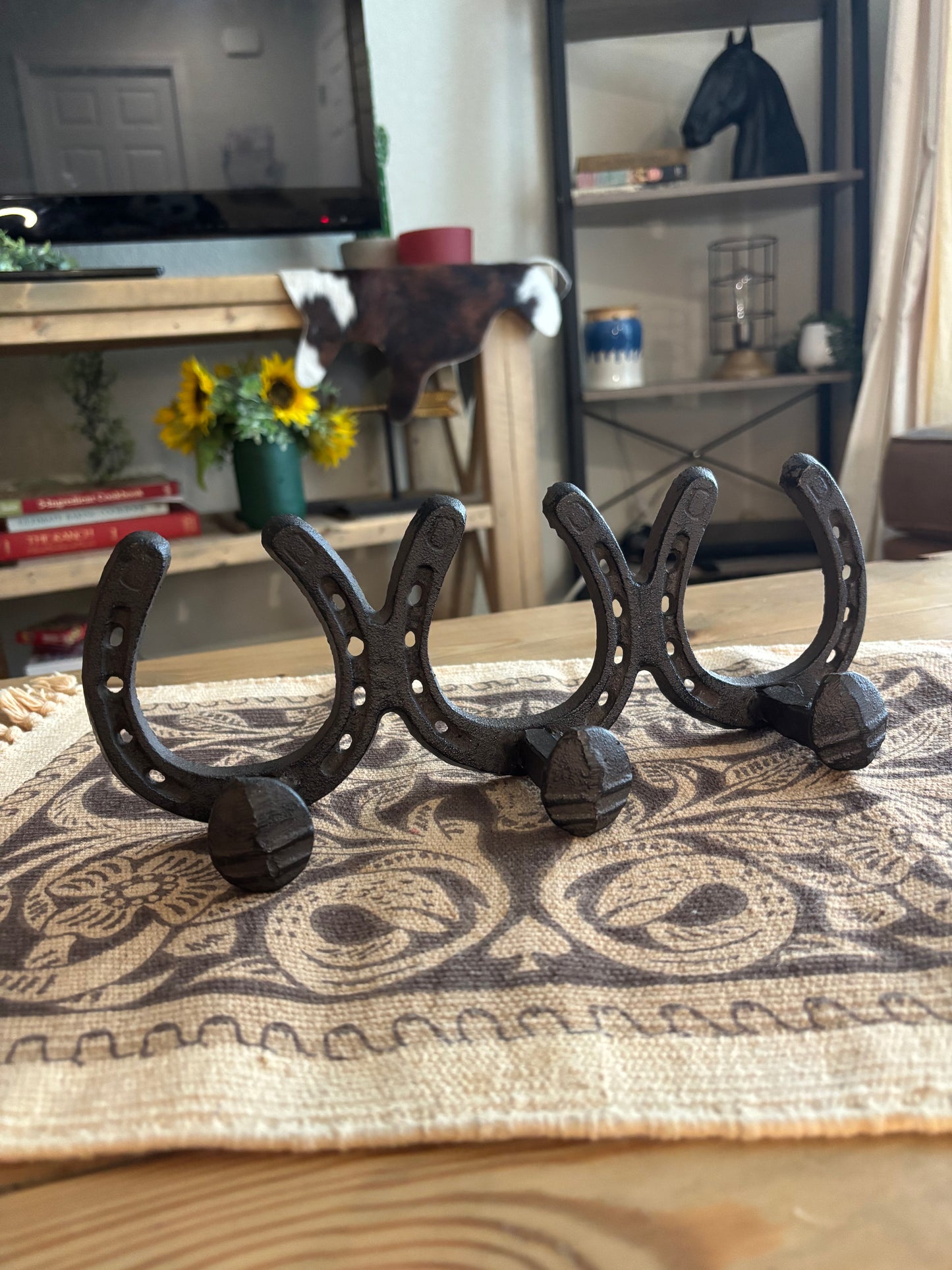 CAST IRON HORSESHOE TRIPLE HOOK WALL HANGER RACK THING