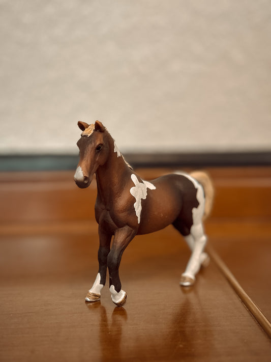 SCHLEICH MODEL STALLION PAINT HORSE