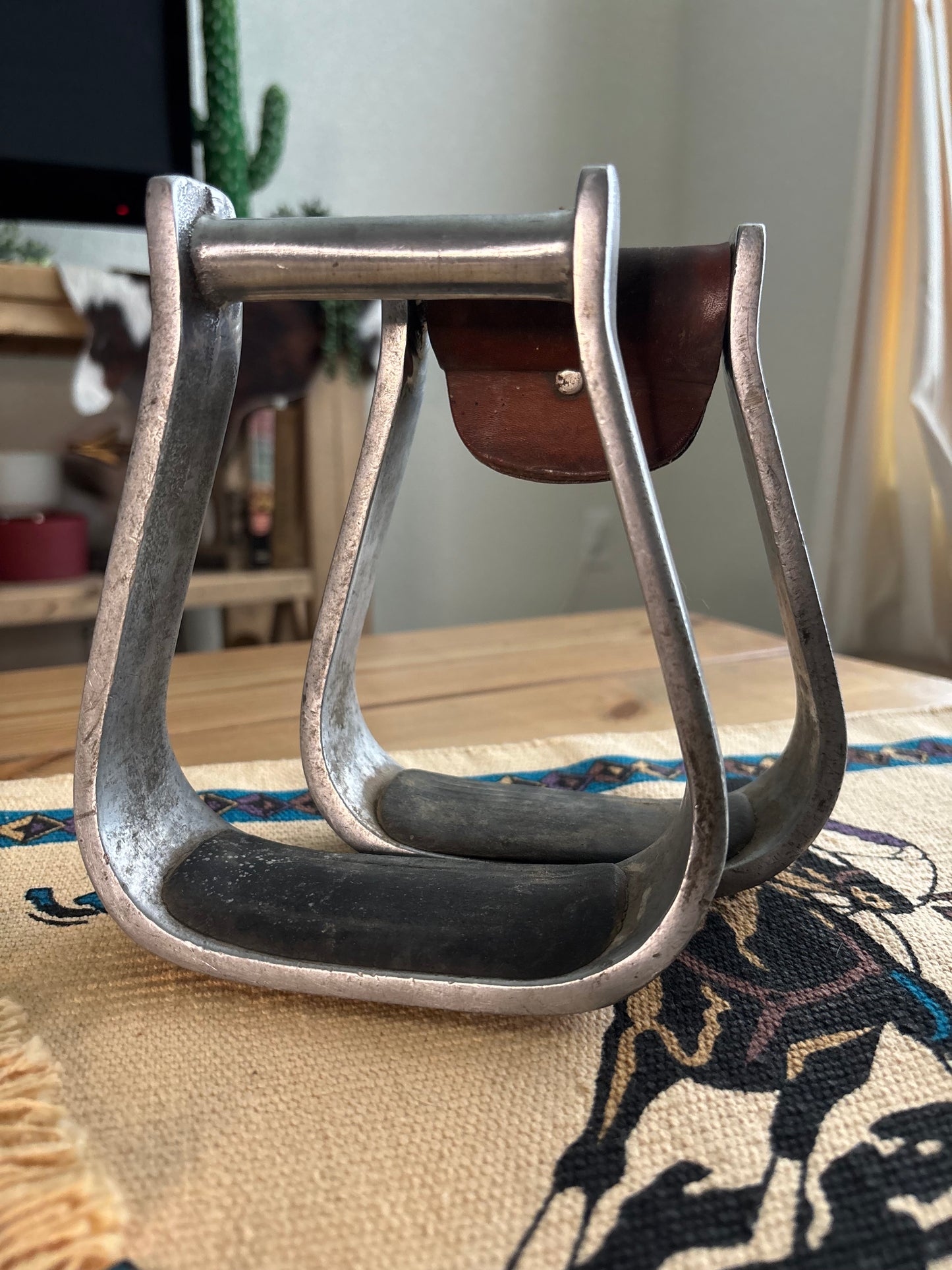 RUSTY CRUSTY ALUMINUM STIRRUPS