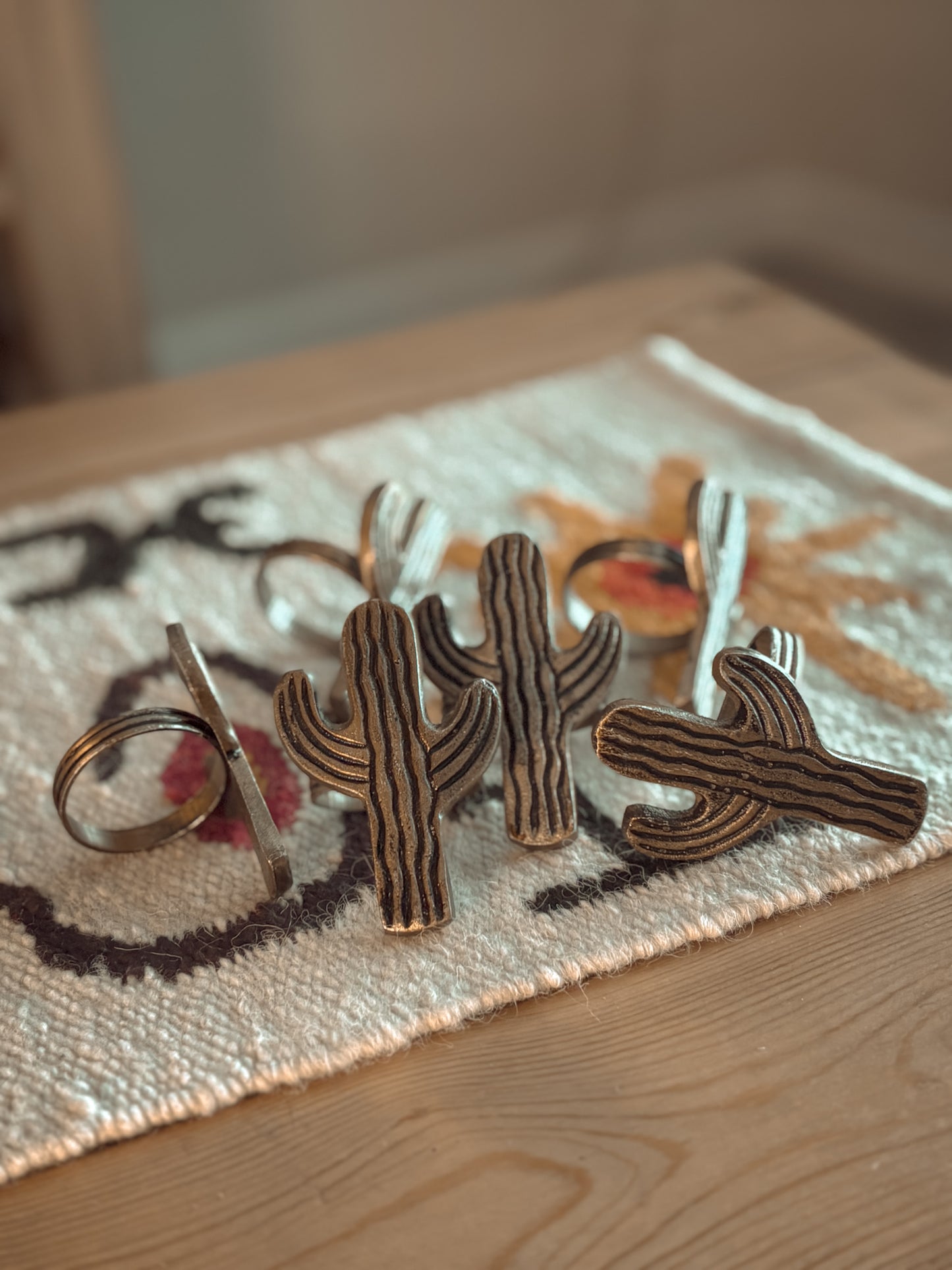 BRONZE COLOR CACTUS NAPKIN RINGS