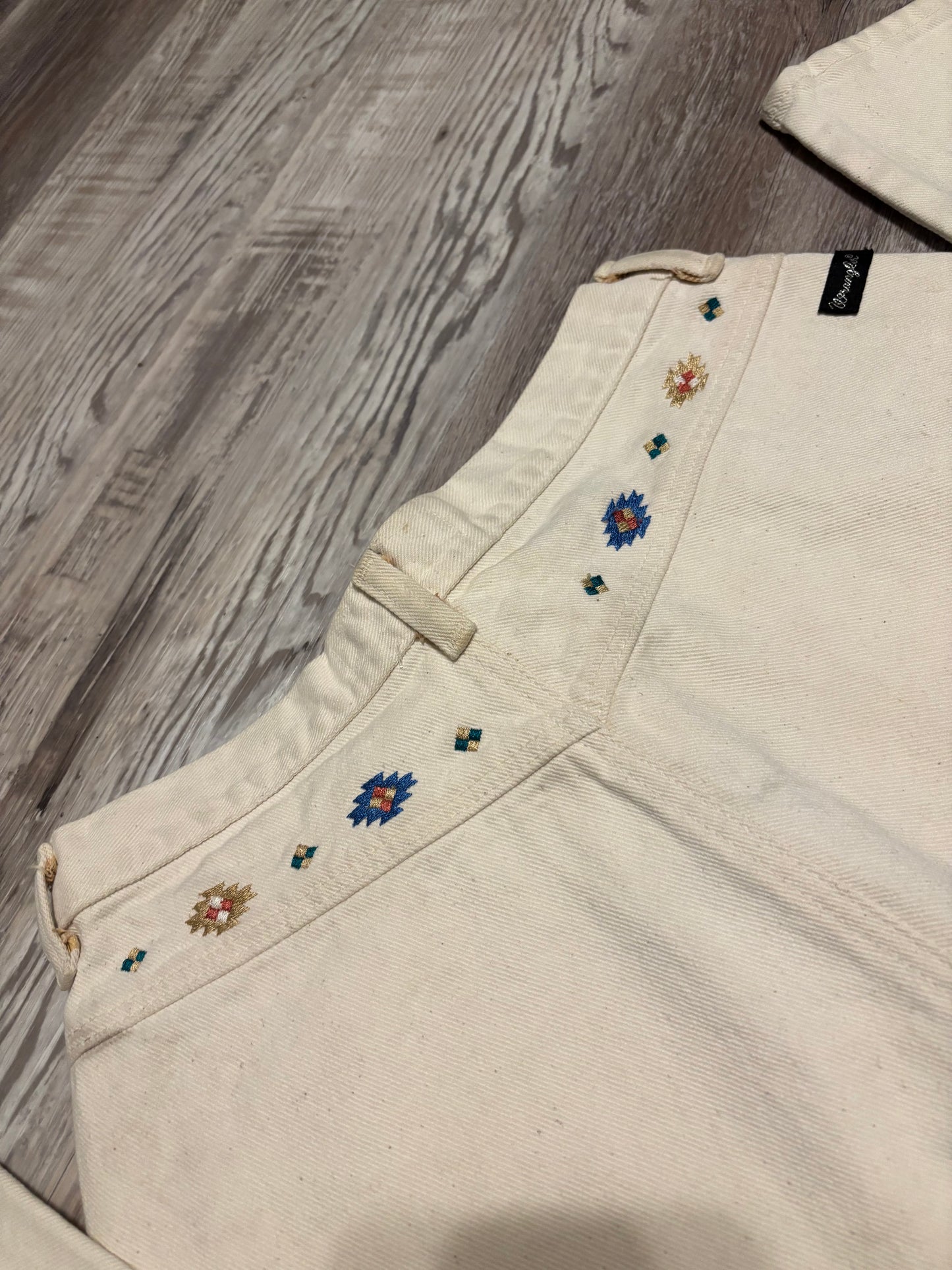 *VINTAGE*RARE* 29” EMBROIDERED AZTEC OFF-WHITE WRANGER SILVERLAKE BAREBACK JEANS