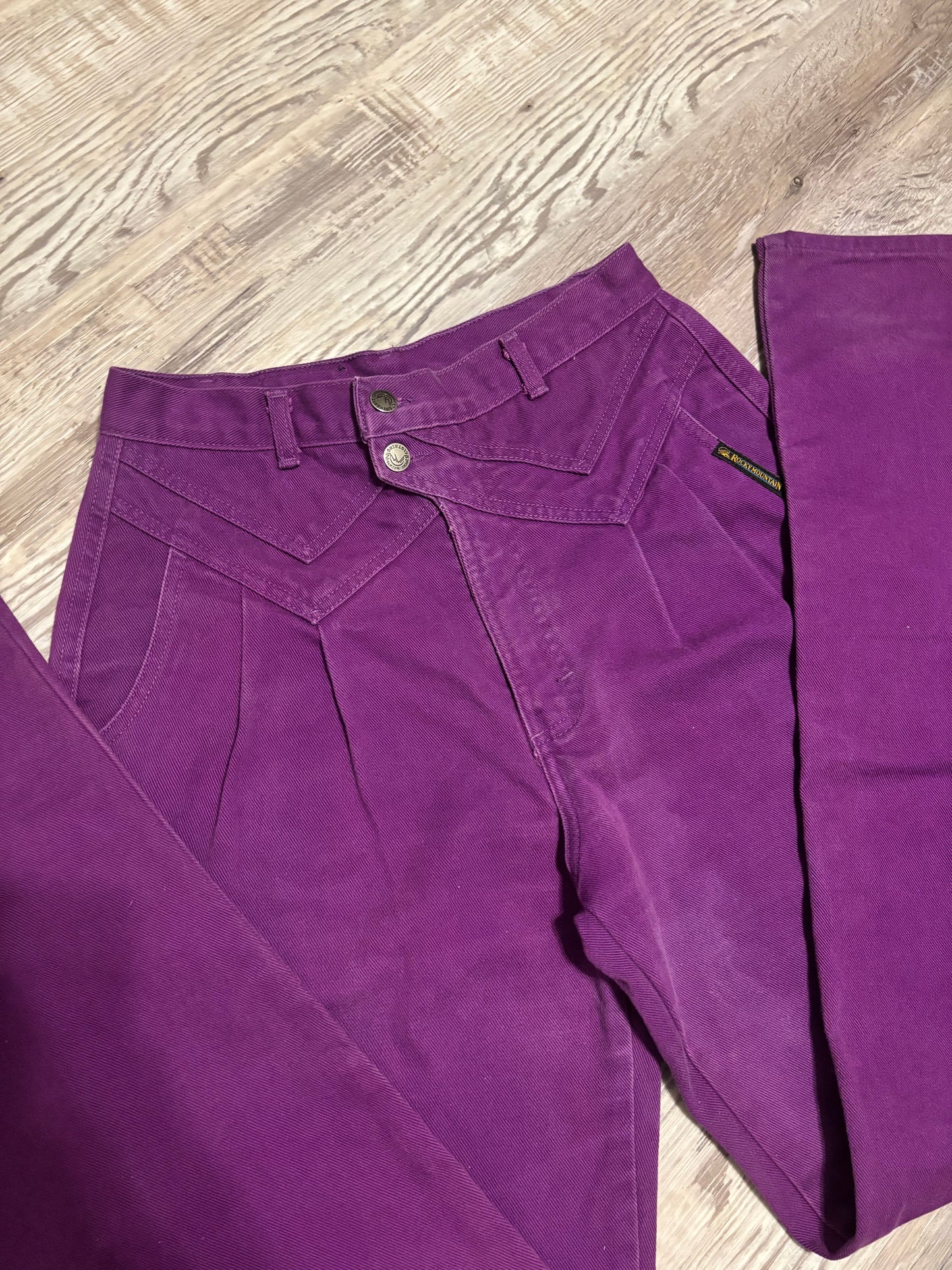 *VINTAGE* 29” PURPLE ROCKIES ROCKY MOUNTAIN BAREBACK JEANS