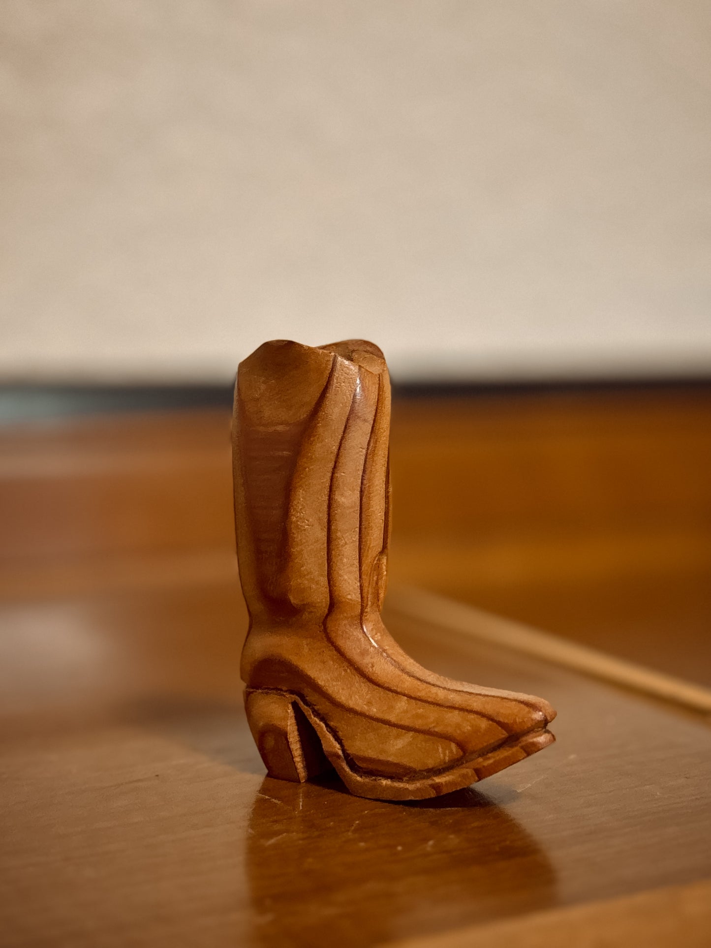 *VINTAGE* MINI WOODEN HAND CARVED BOOT