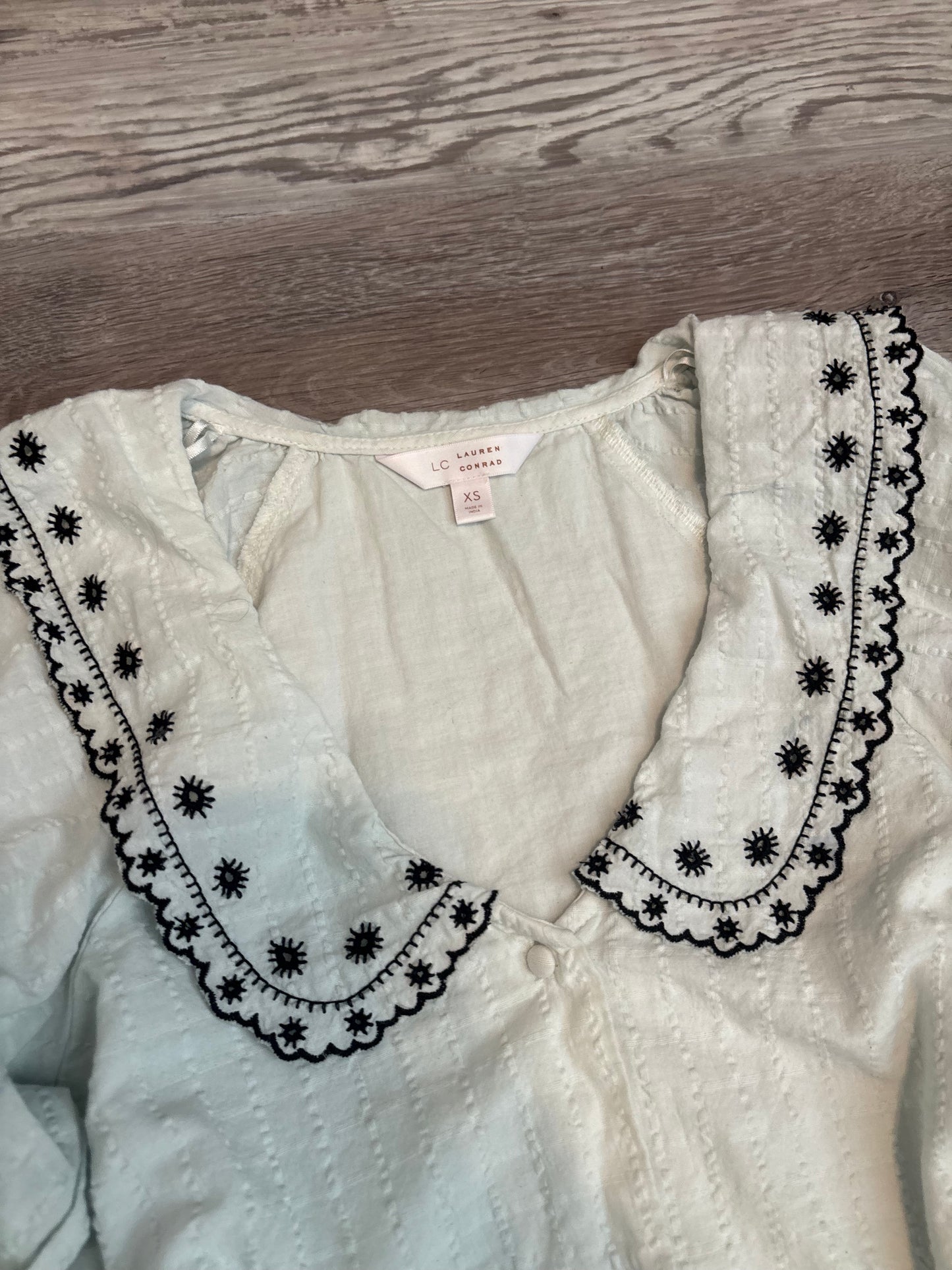 WHITE COLLARED BUBBLE SLEEVED BLOUSE