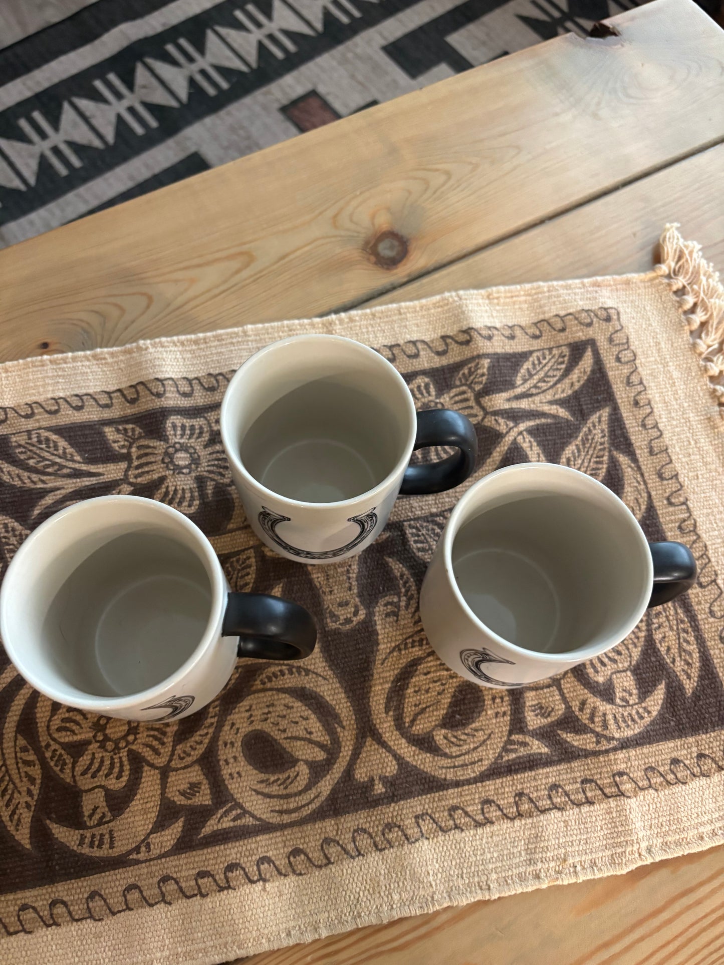 HORESHOE MUG SET OF 3 (plus 1 broken mug)