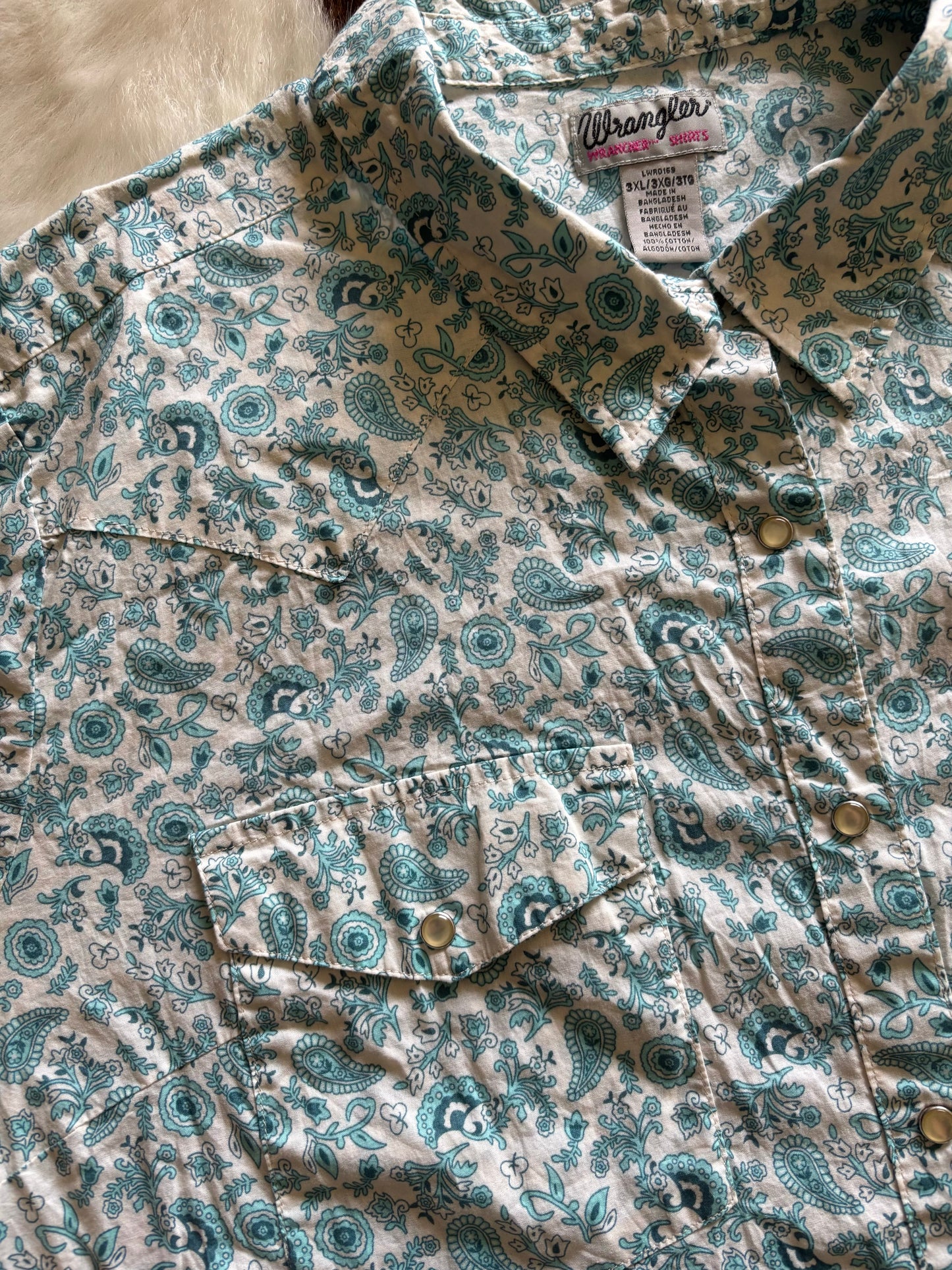 Blue Floral Women’s Wrangler Short Sleeved Pearl Snap Shirt *VINTAGE*