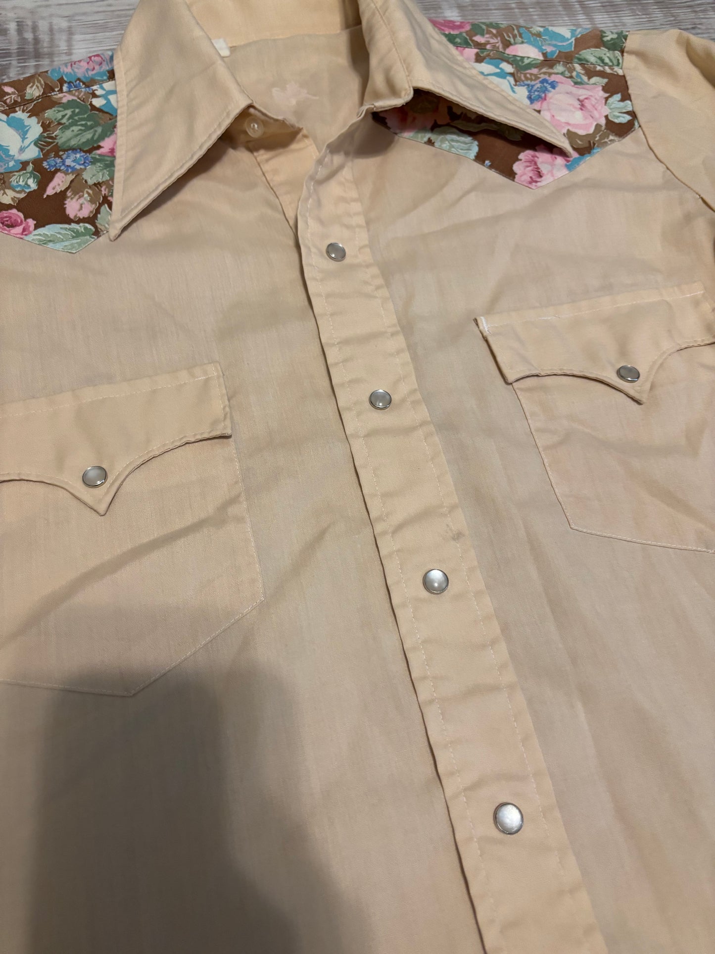 *VINTAGE* PEACH/FLORAL CLASSIC WESTERN PEARL SNAP