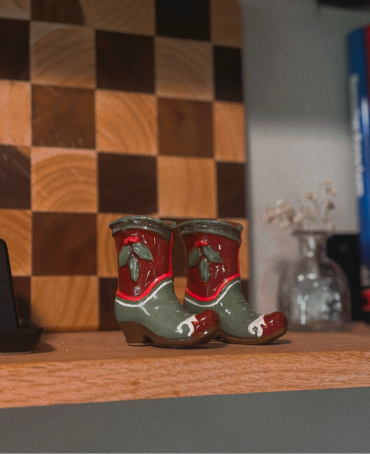 CHRISTMAS BOOTS SALT & PEPPER SHAKER SET *VINTAGE*