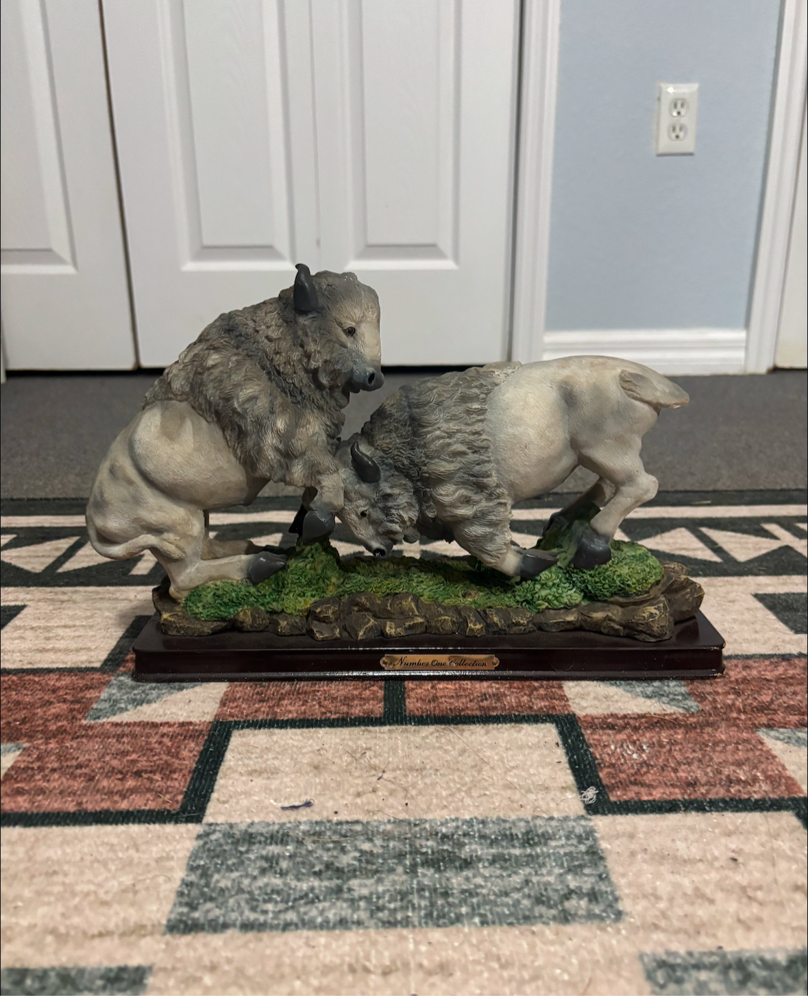 WHITE BISONS STATUE *VINTAGE*