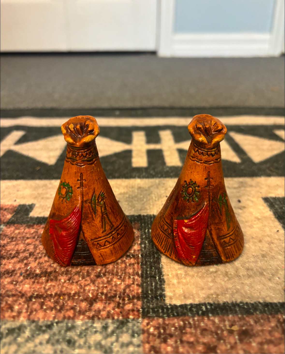 1947 TEEPEE SALT & PEPPER SHAKER SET *VINTAGE*