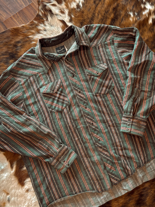 *VINTAGE* WRANGLER THICK WORK WEAR FLANNEL PEARL SNAP SHIRT