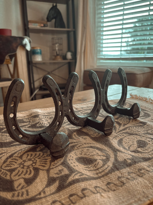 CAST IRON HORSESHOE TRIPLE HOOK WALL HANGER RACK THING