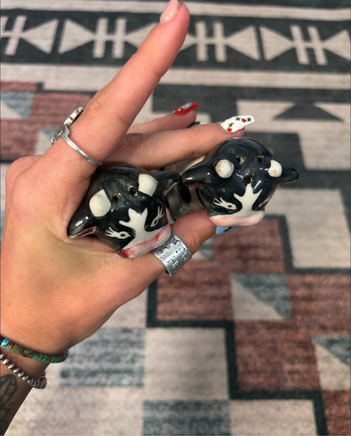 1970S COW SALT & PEPPER SHAKER SET *VINTAGE*