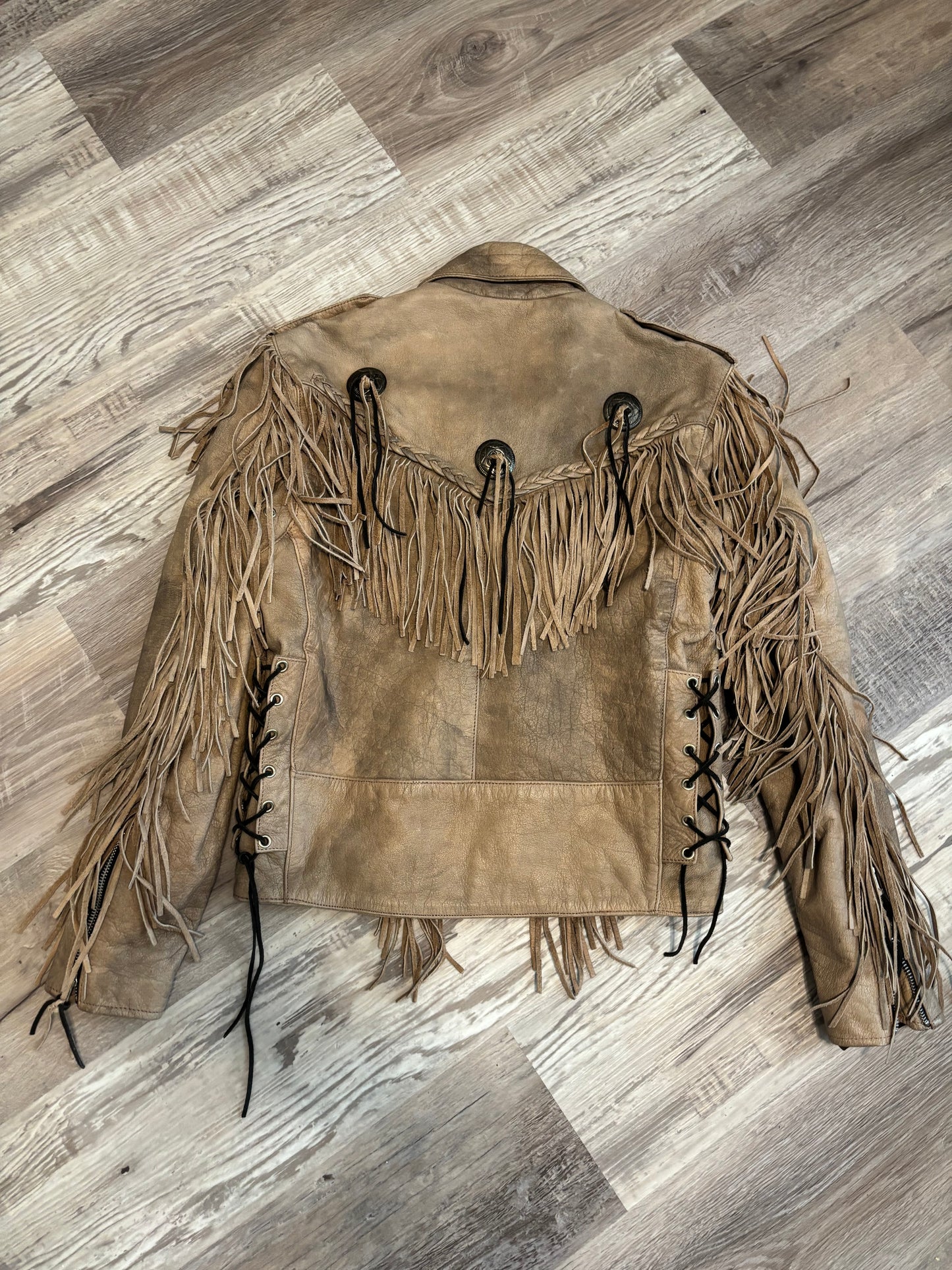 *VINTAGE* GORGEOUS TAN LEATHER FRINGE CONCHO BIKER JACKET