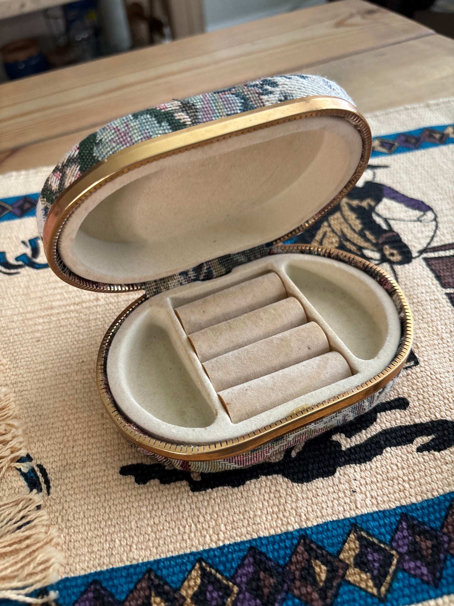 *VINTAGE* TAPESTRY JEWELRY TRINKET TRAVEL BOX