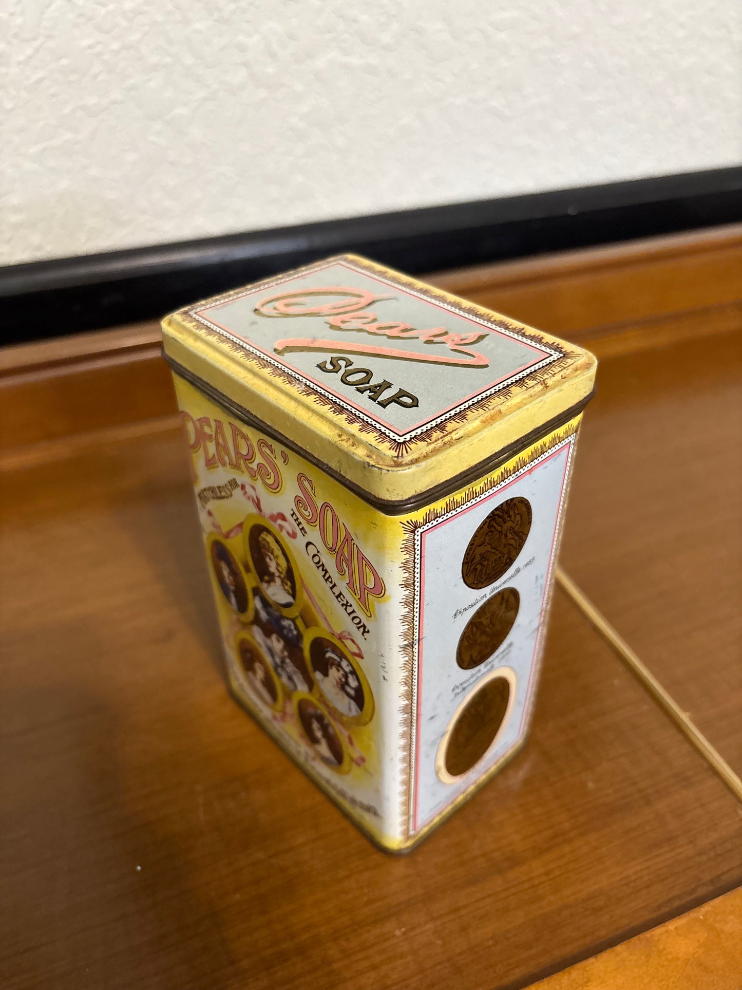 *VINTAGE* PEARS SOAP TIN