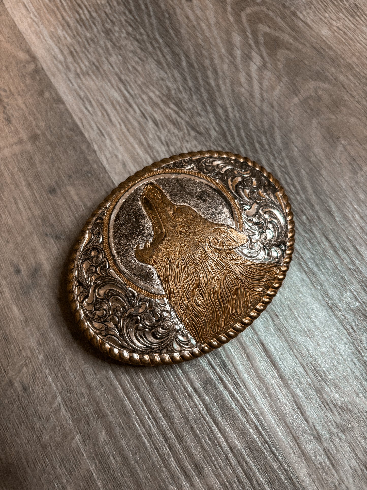 HOWLING WOLF CRUMRINE SILVER PLATE BRONZE BELT BUCKLE *VINTAGE*