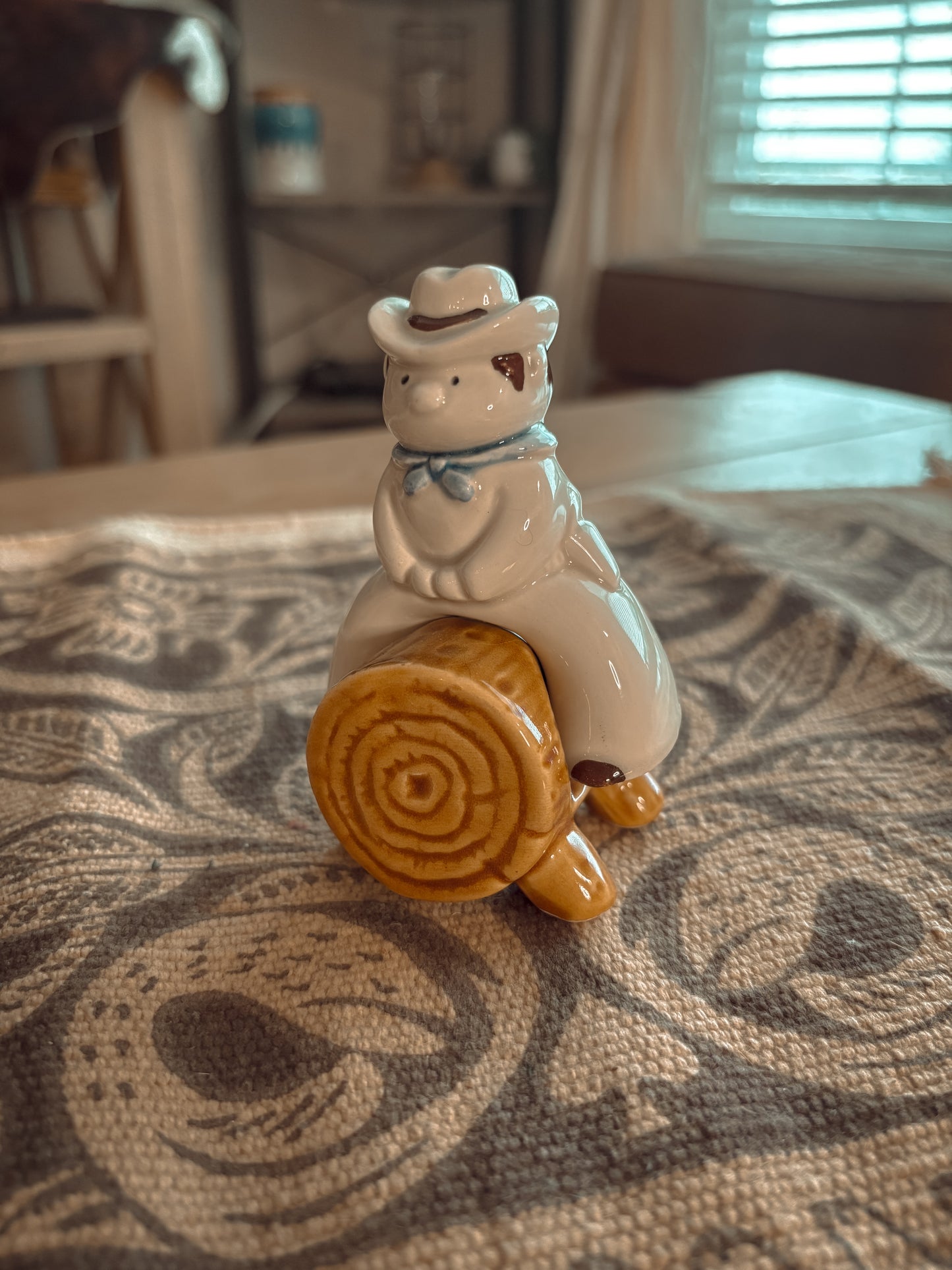 *VINTAGE* LOG SITTIN’ COWBOY SALT & PEPPER SHAKER SET