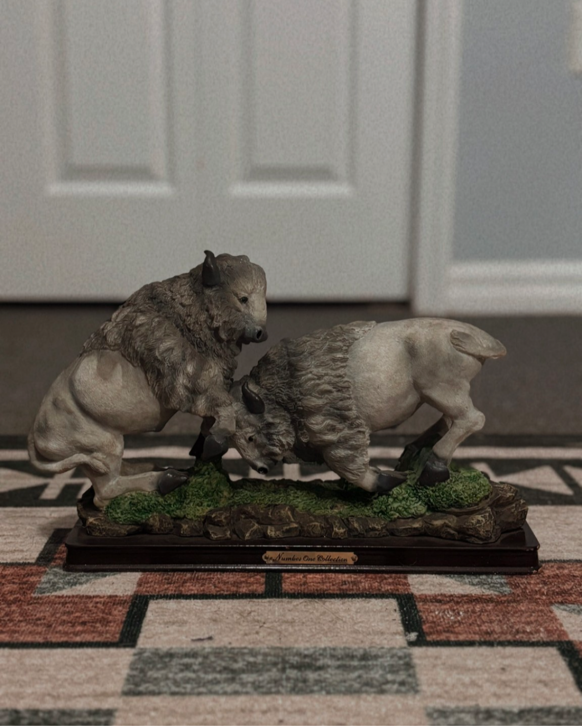 WHITE BISONS STATUE *VINTAGE*
