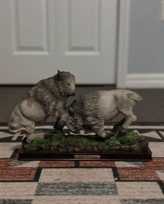 WHITE BISONS STATUE *VINTAGE*