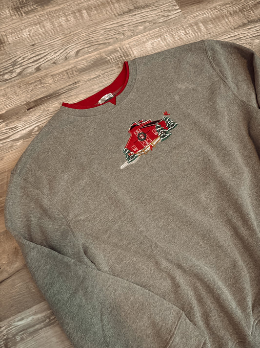 CHRISTMAS RED BARN EMBROIDERED SWEATSHIRT PULLOVER *VINTAGE*