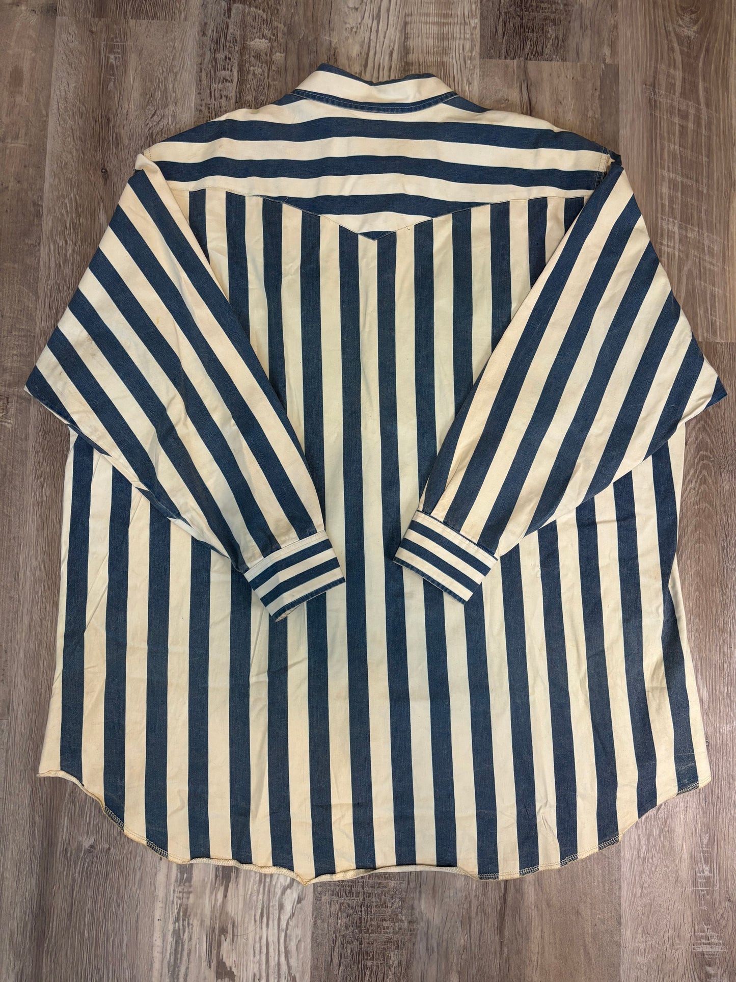 BLUE STRIPED BUTTON UP WRANGLER (VERY THICK) *VINTAGE*