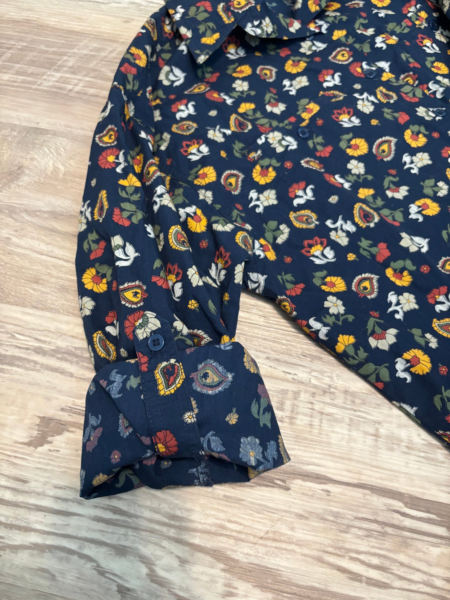 *VINTAGE* FLORAL BUTTON UP