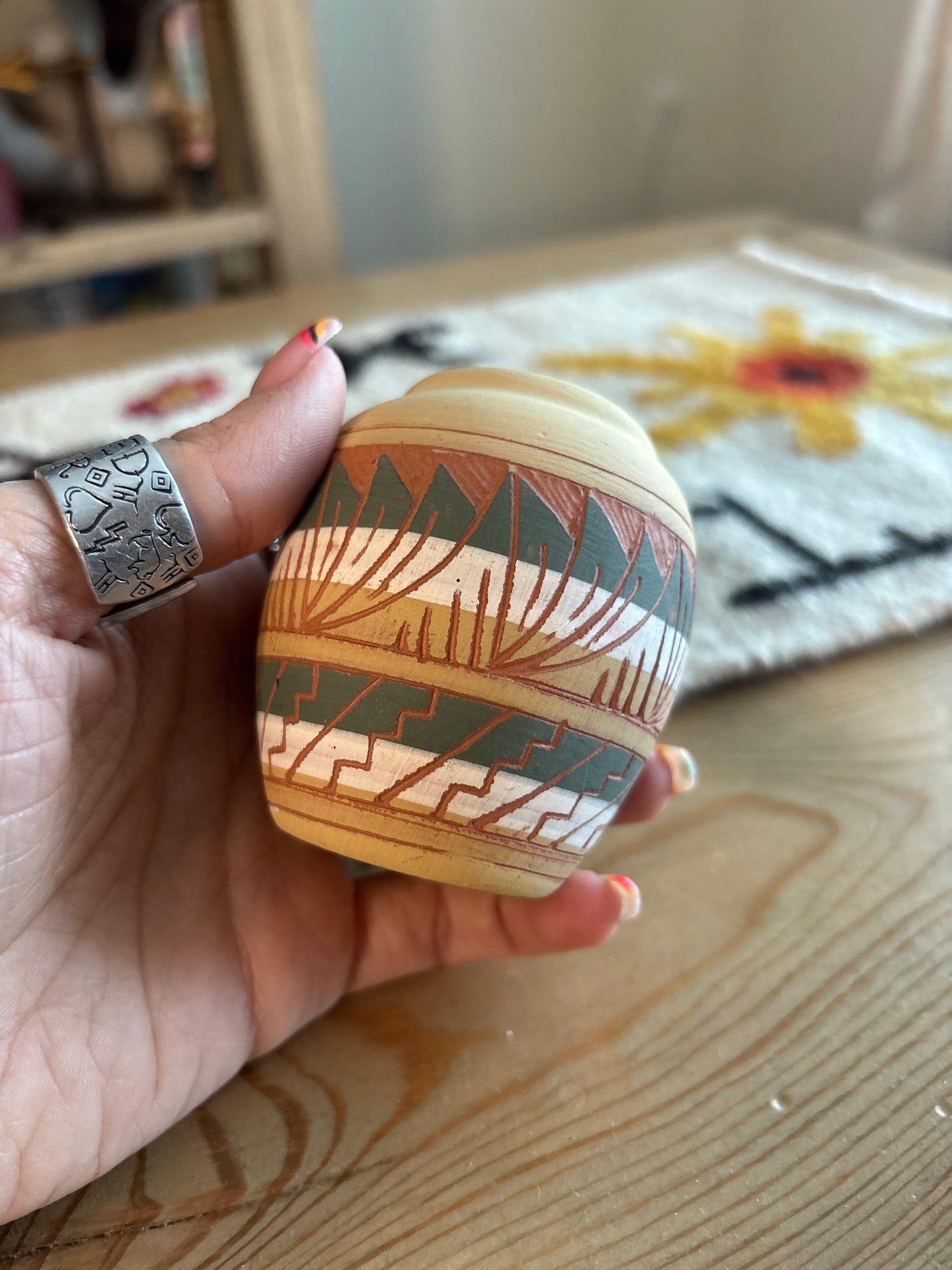 *VINTAGE* NAVAJO ETCHED SMALL POTTERY VASE