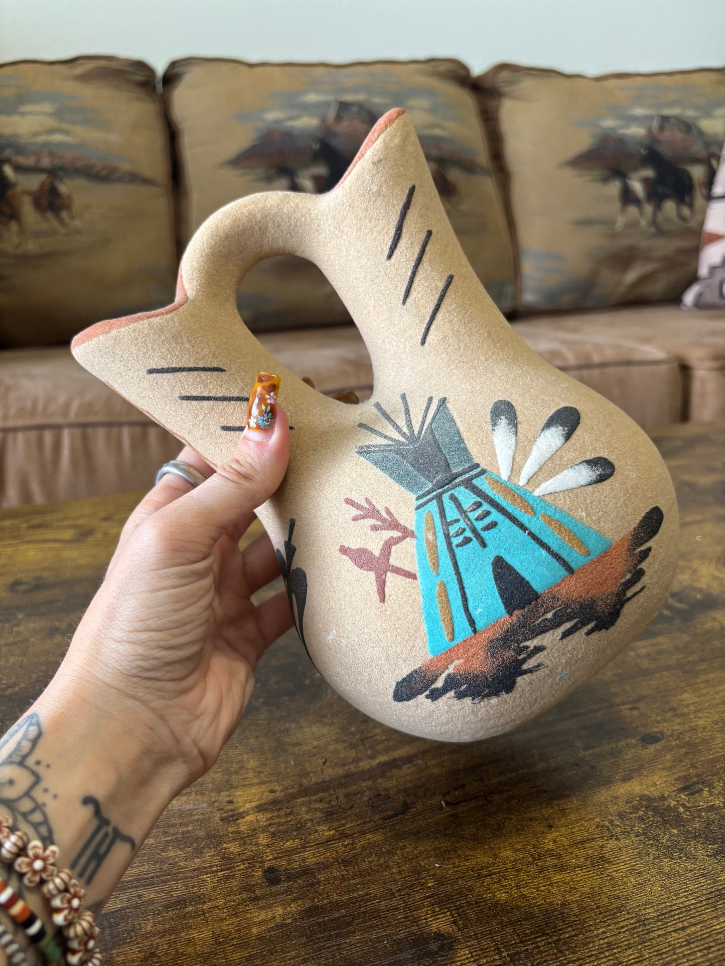 *VINTAGE* LARGE SAND PAINTING TEEPEE UNITY WEDDING VASE NATIVE AMERICAN
