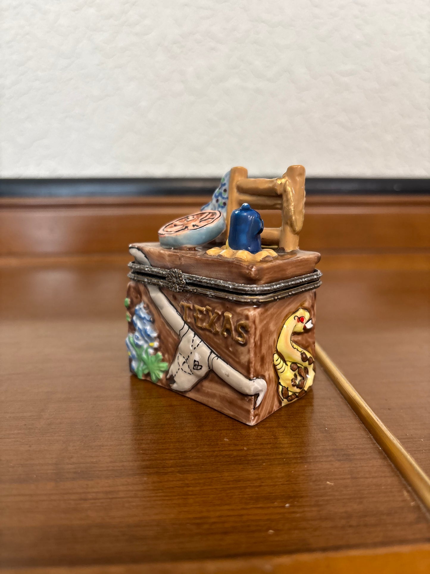 *VINTAGE* TEXAS CERAMIC TRINKET BOX