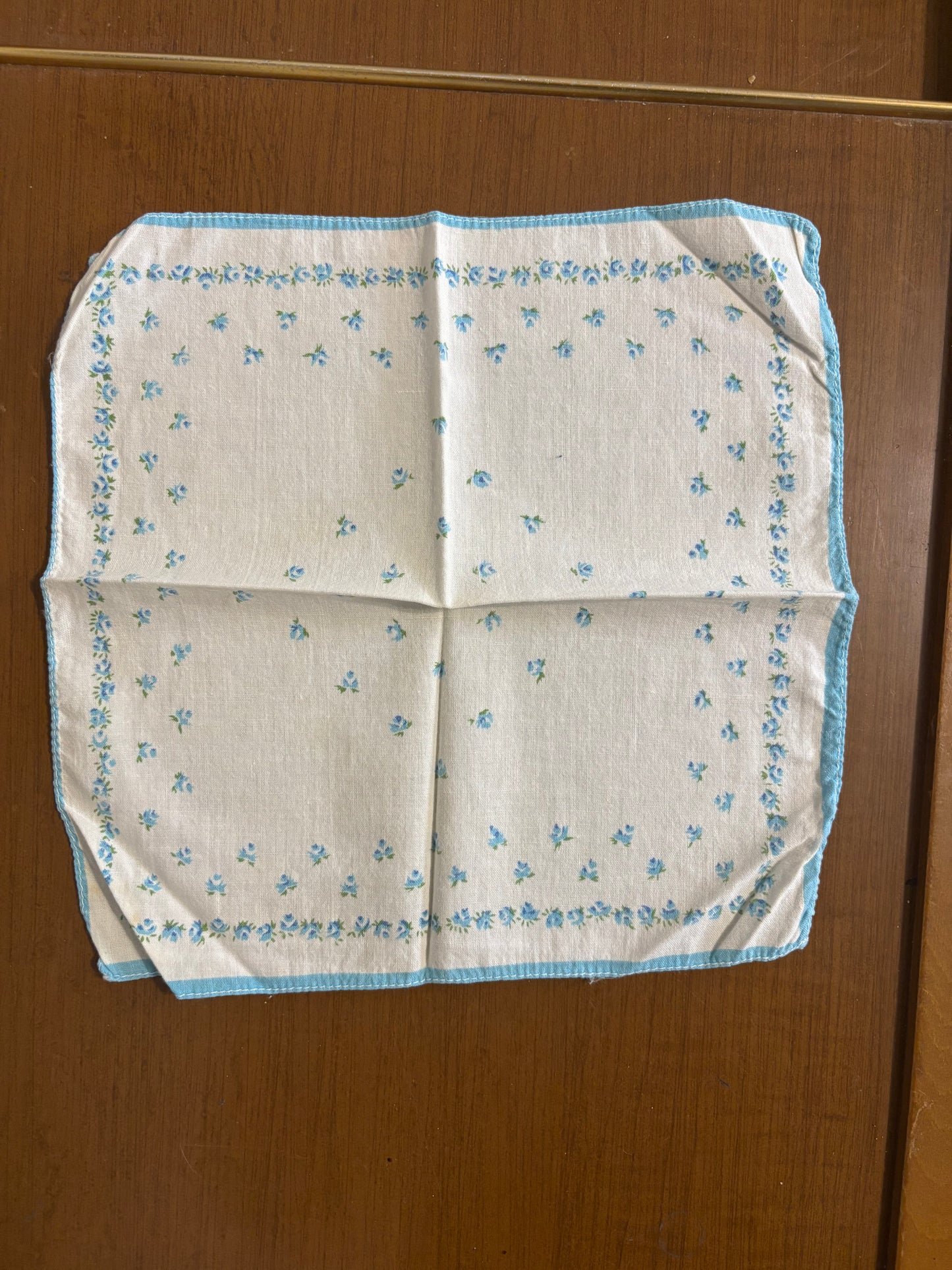 *VINTAGE* GRANNY’S FLORAL HANKIES