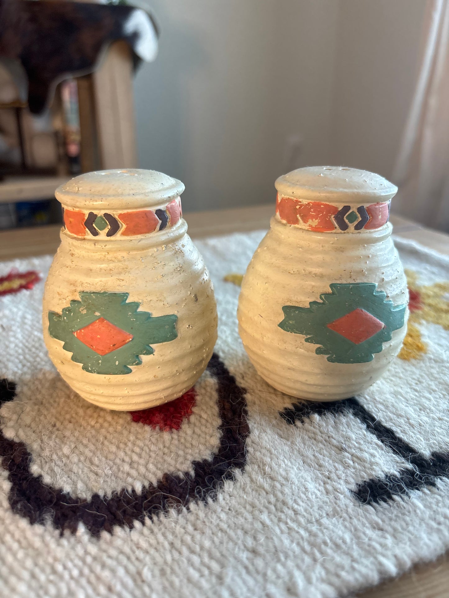 *VINTAGE* AZTEC SANTA FE SALT & PEPPER SHAKERS SET