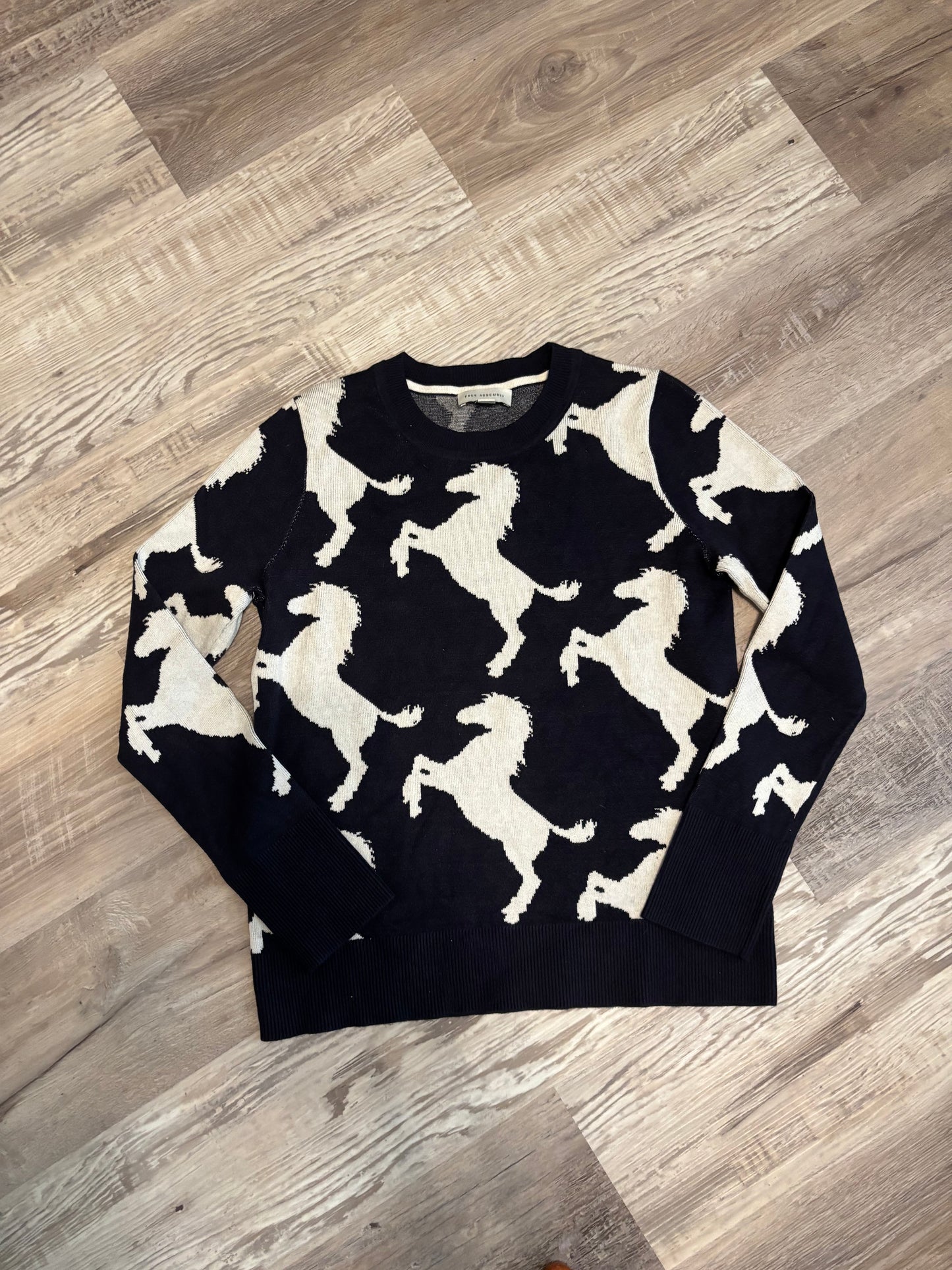 HORSES CREWNECK SWEATER