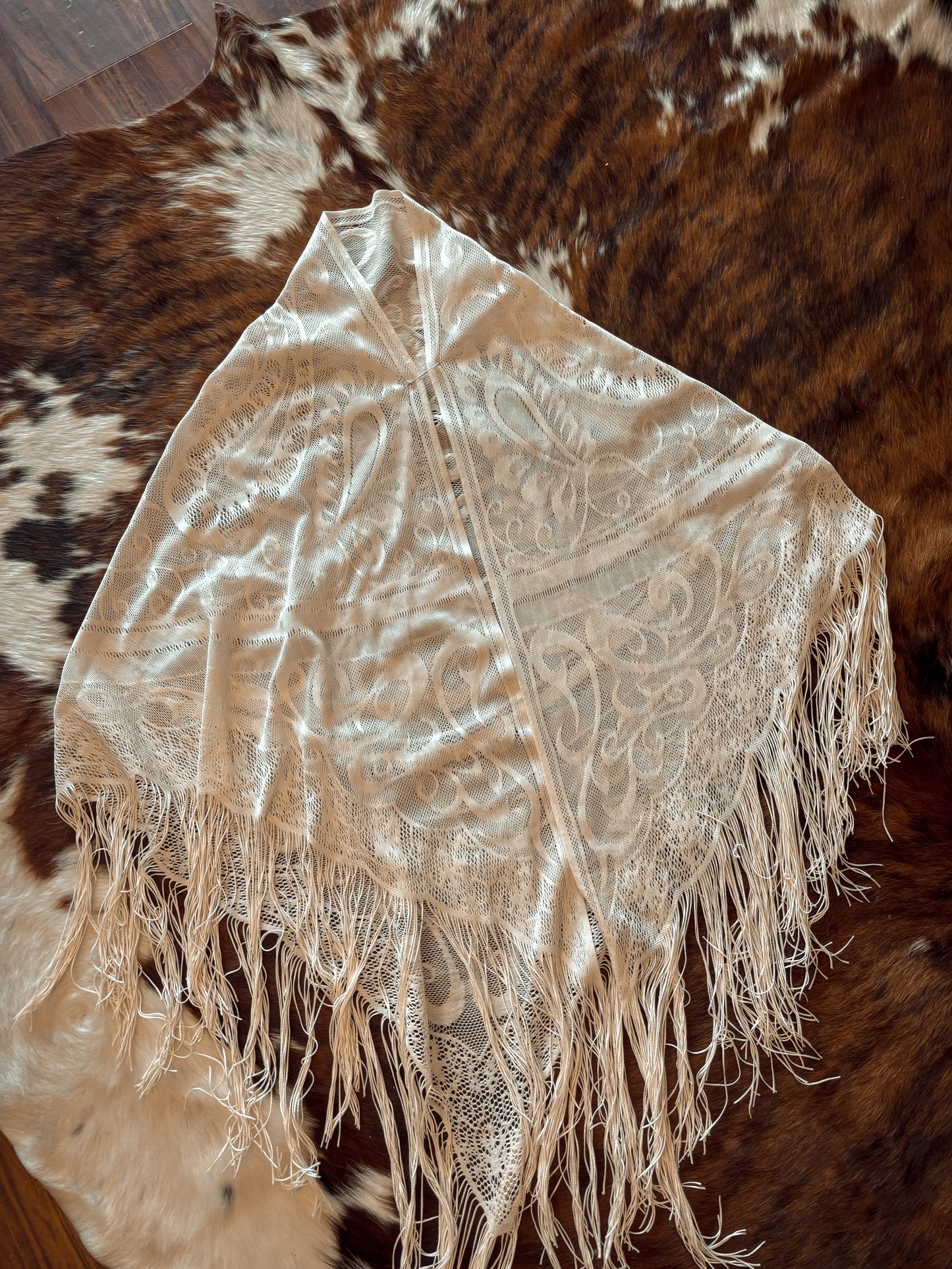 *VINTAGE* FLORAL LACE WRAP SHAWL