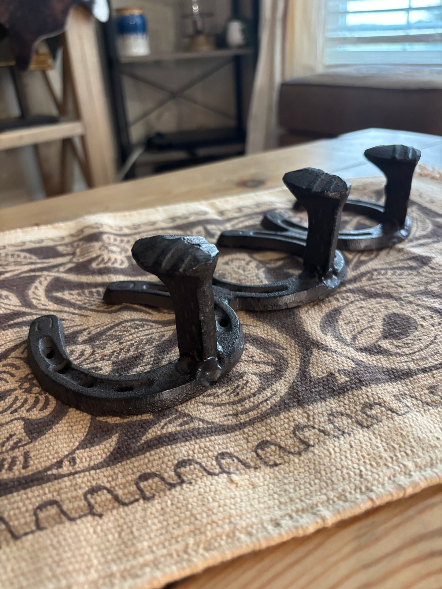 CAST IRON HORSESHOE TRIPLE HOOK WALL HANGER RACK THING