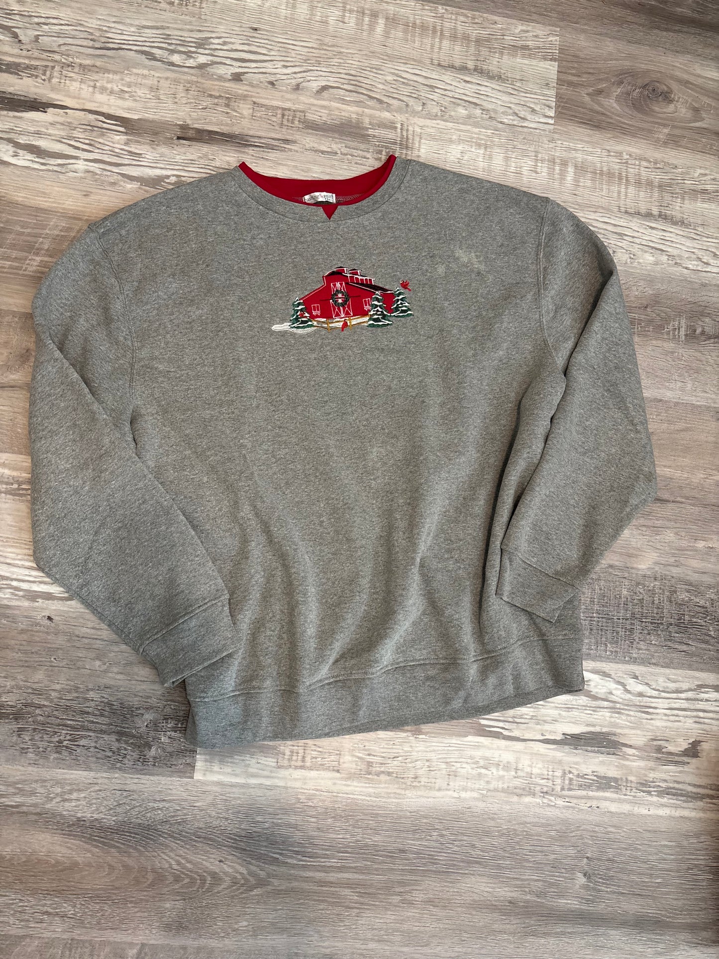 CHRISTMAS RED BARN EMBROIDERED SWEATSHIRT PULLOVER *VINTAGE*