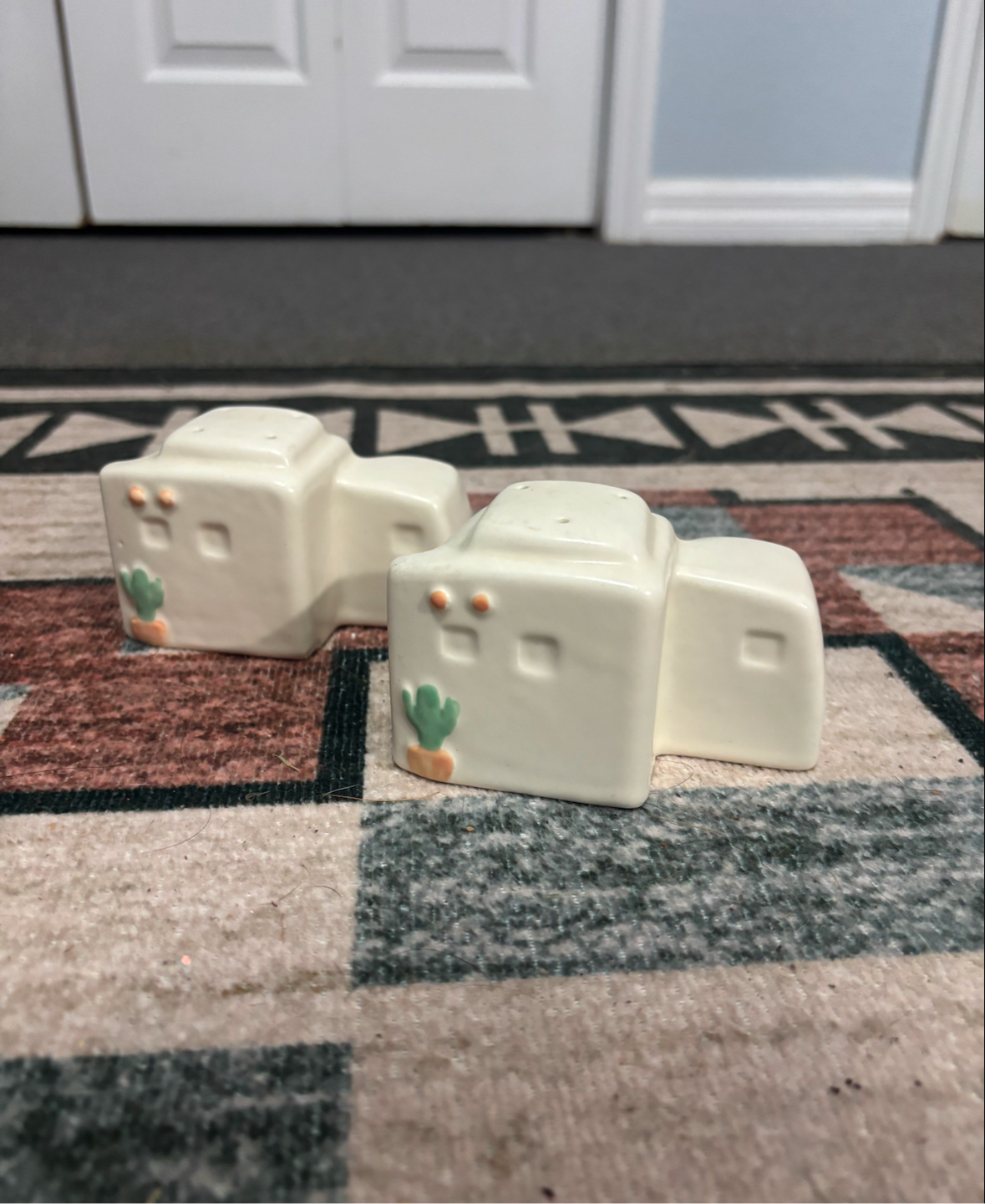 ADOBE HOME SALT & PEPPER SHAKER SET *VINTAGE*