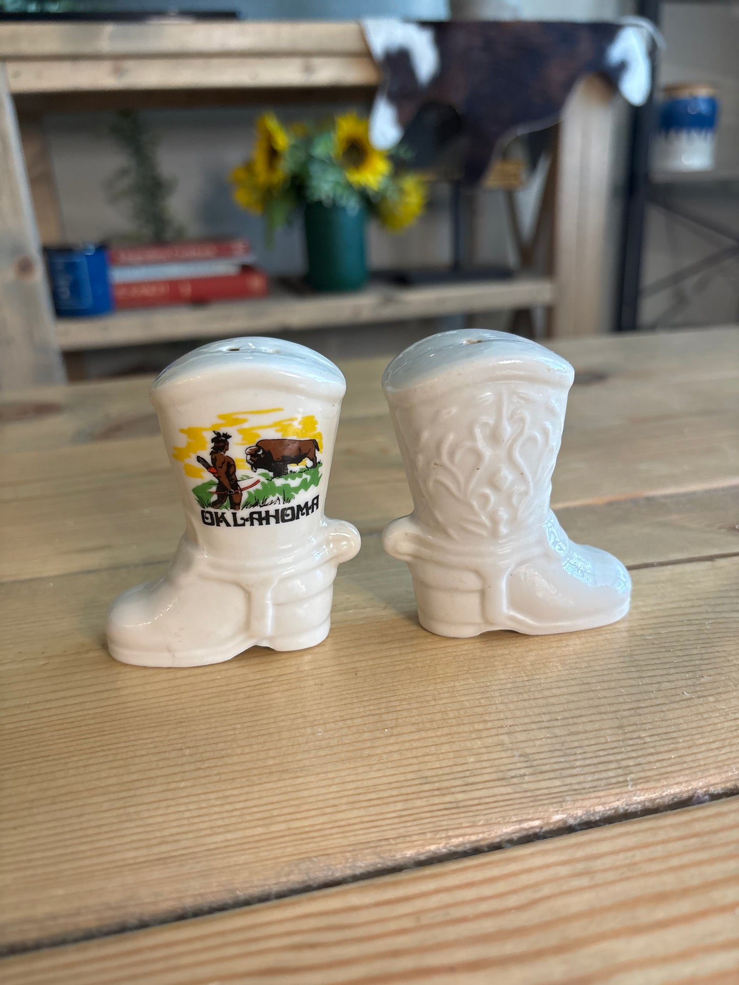 *VINTAGE* COWBOY BOOTS OKLAHOMA SALT & PEPPER SHAKER SET