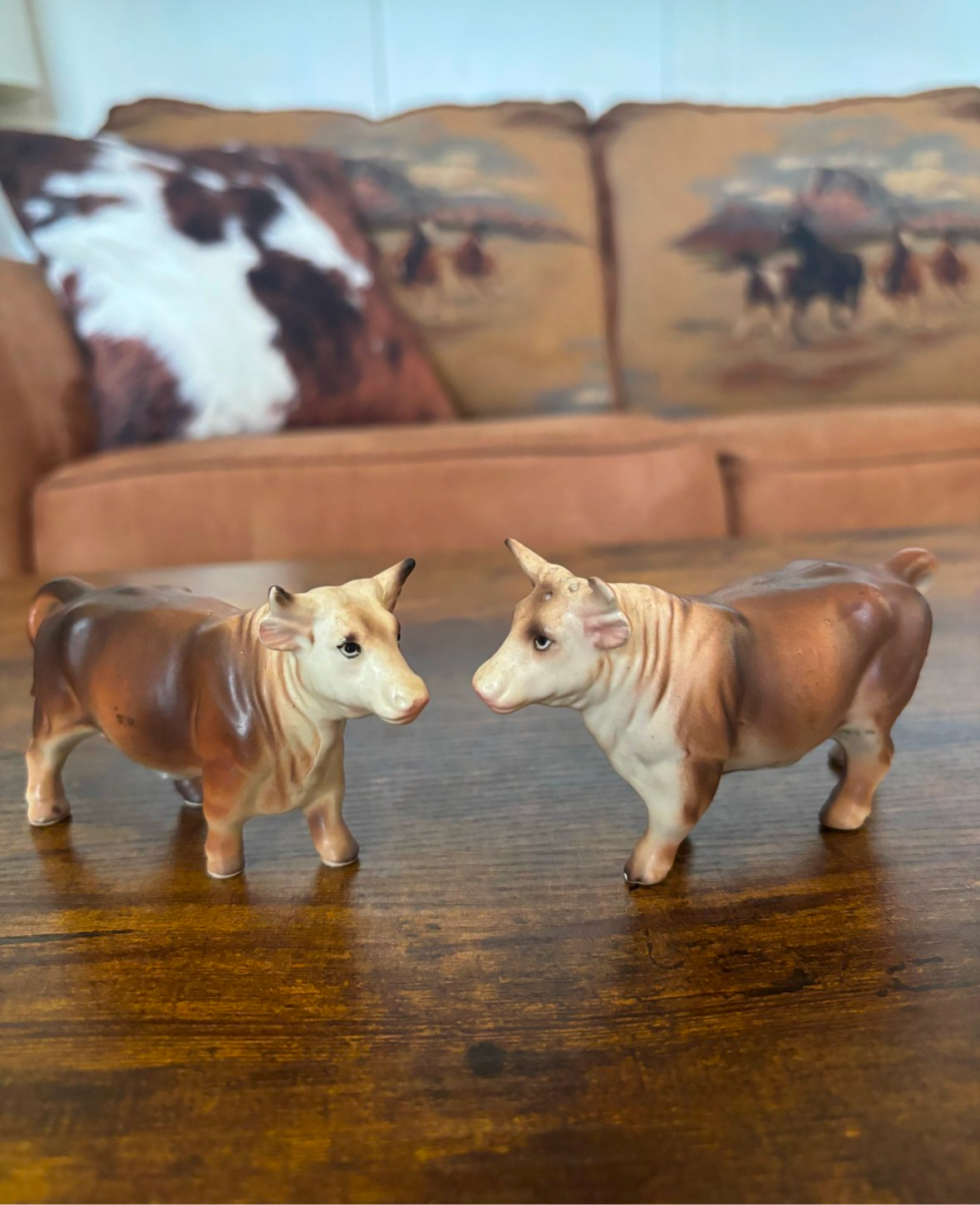 VICTORIA COW SALT & PEPPER SHAKER SET *VINTAGE*