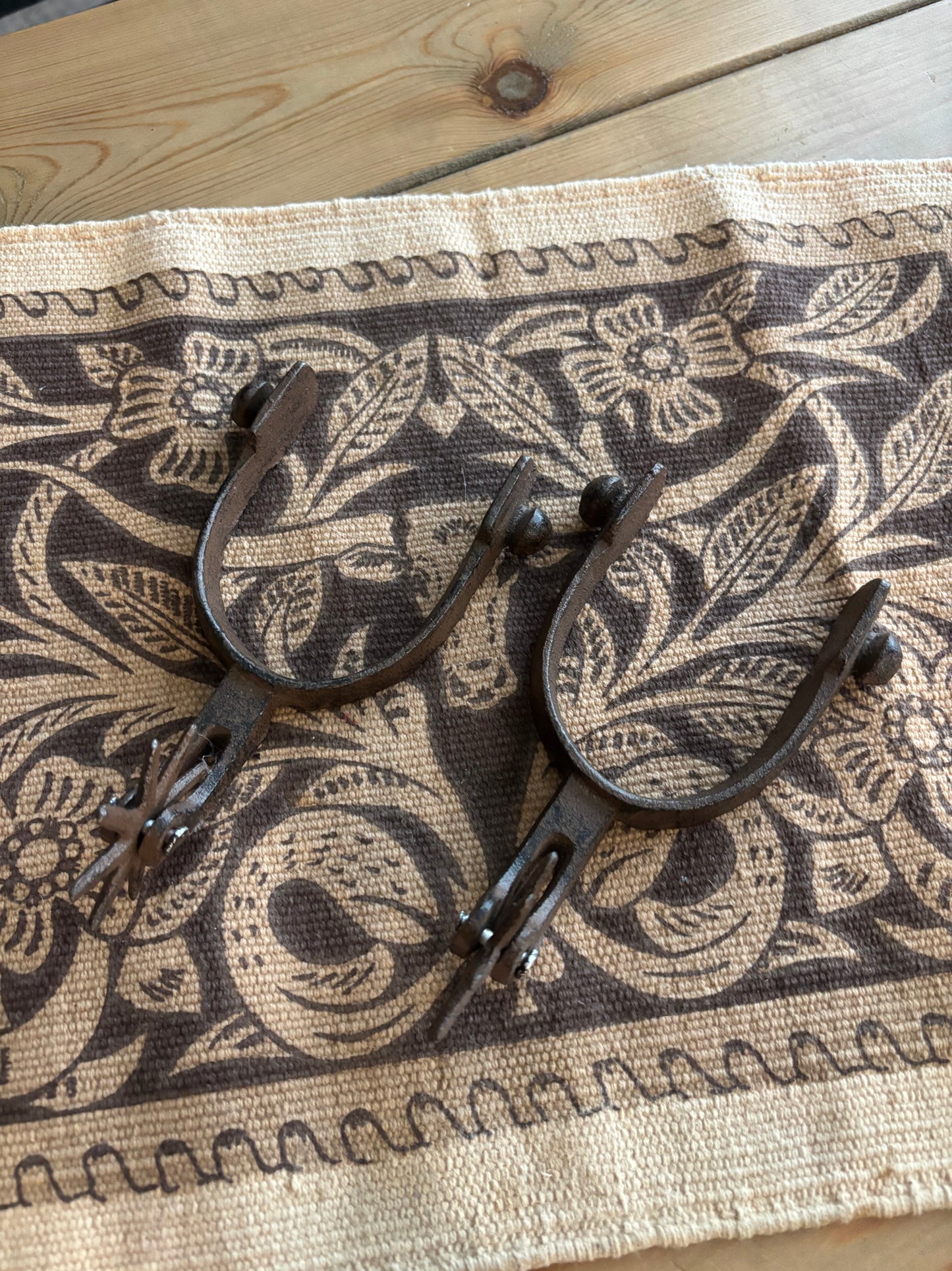 RUSTY CRUSTY SPURS (decor)