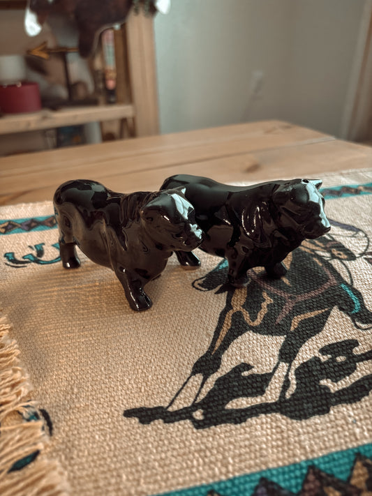 *VINTAGE* BLACK ANGUS SALT & PEPPER SHAKERS SET