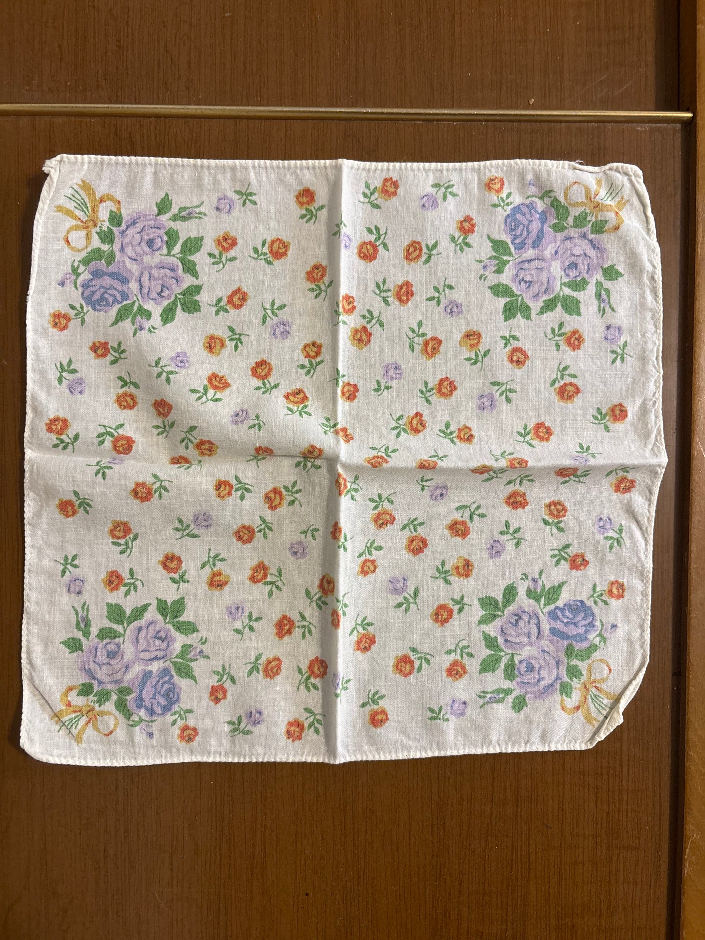 *VINTAGE* GRANNY’S FLORAL HANKIES
