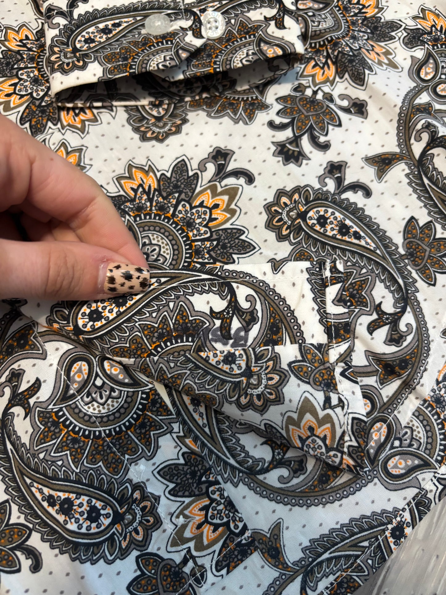 WHITE/ORANGE PAISLEY CINCH BUTTON UP SHIRT