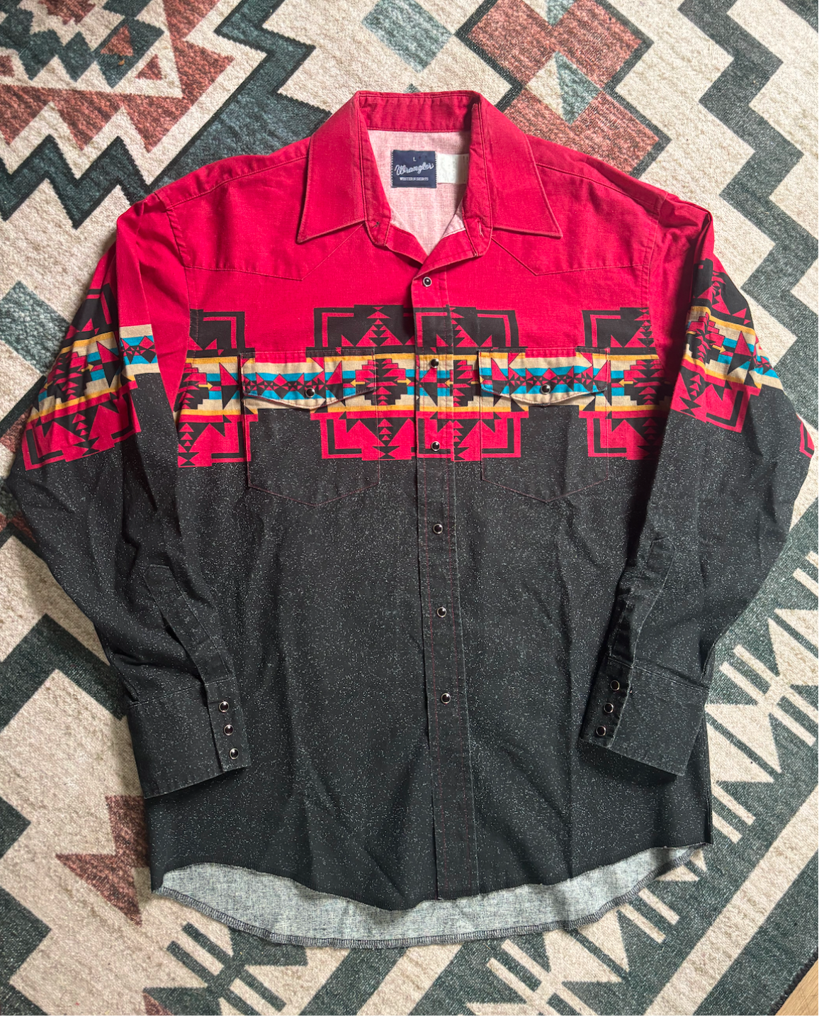 RED/BLACK AZTEC WRANGLER PEARL SNAP *VINTAGE*