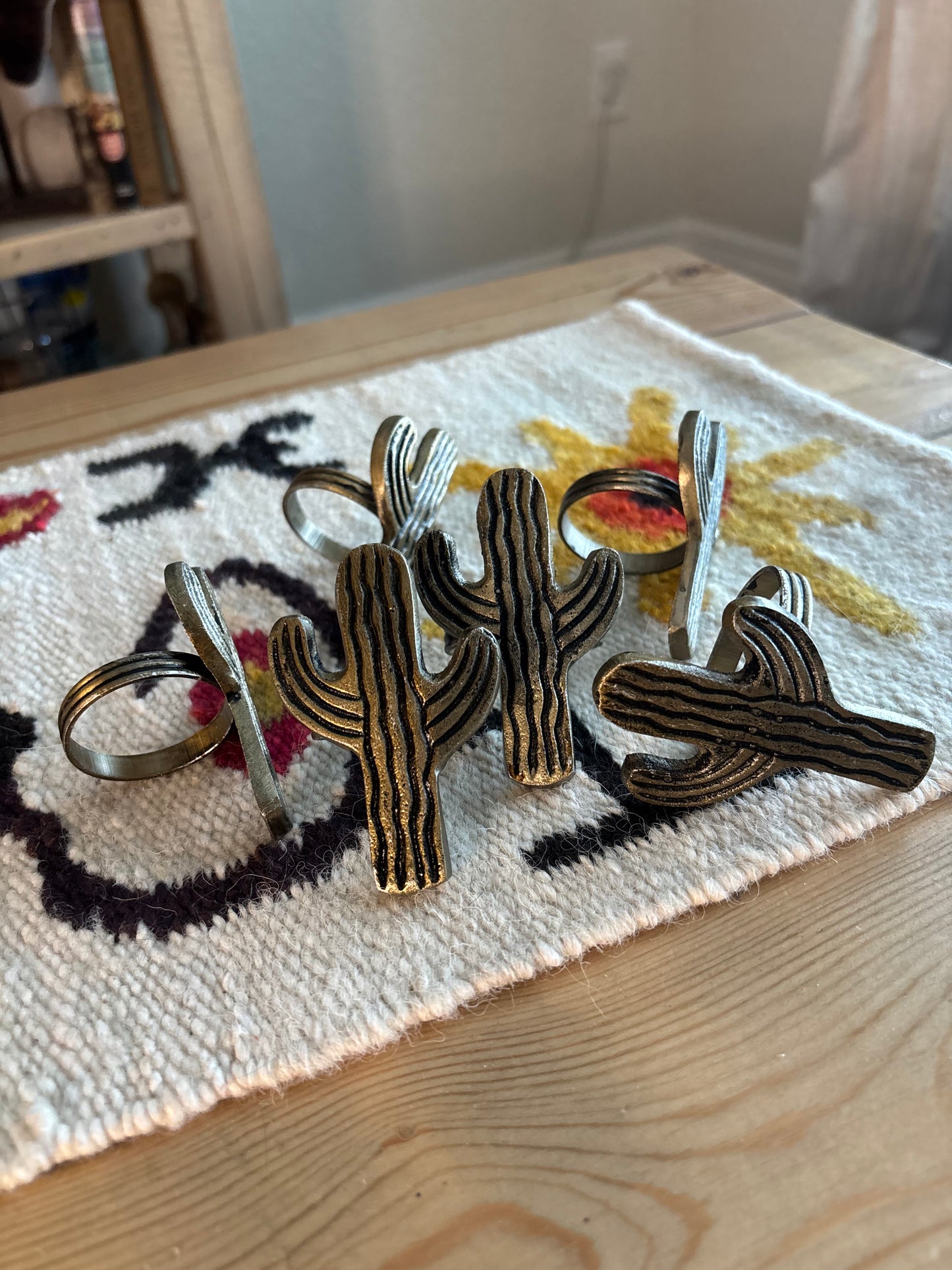 BRONZE COLOR CACTUS NAPKIN RINGS