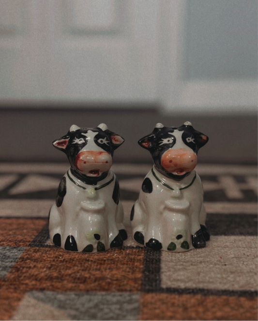 1970S COW SALT & PEPPER SHAKER SET *VINTAGE*