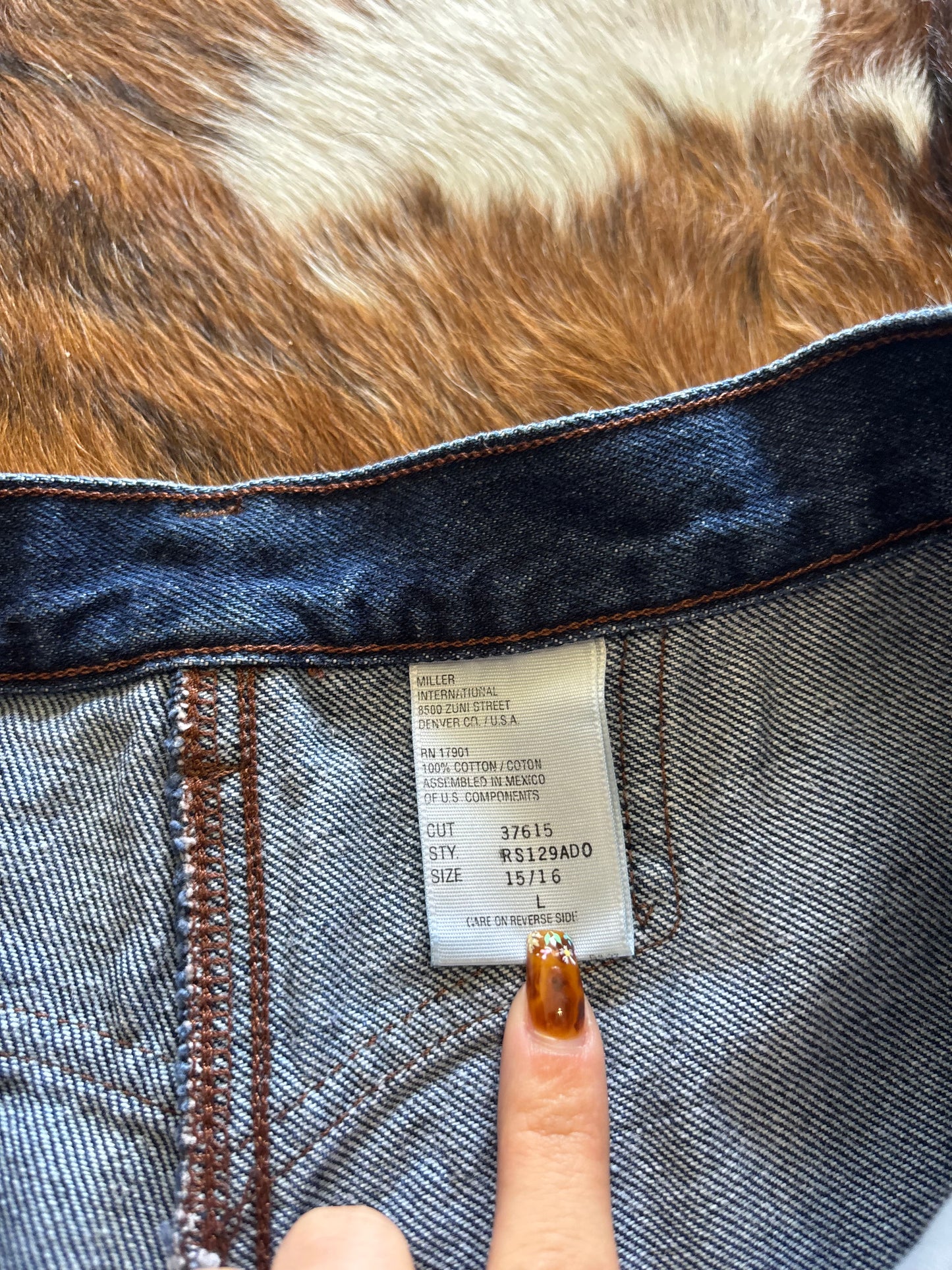 *VINTAGE* 33” ROCKIES BAREBACK RIVET WESTERN JEANS